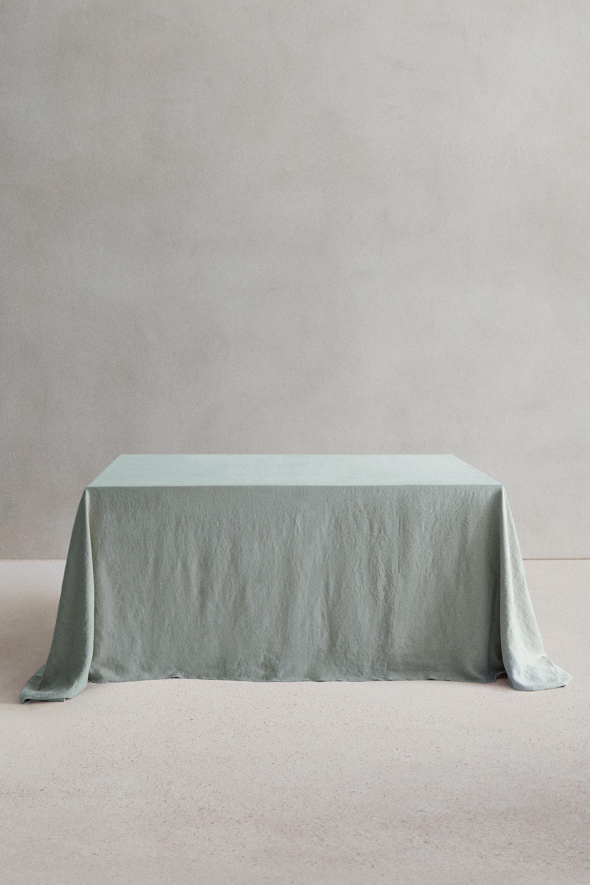 TABLECLOTH 01