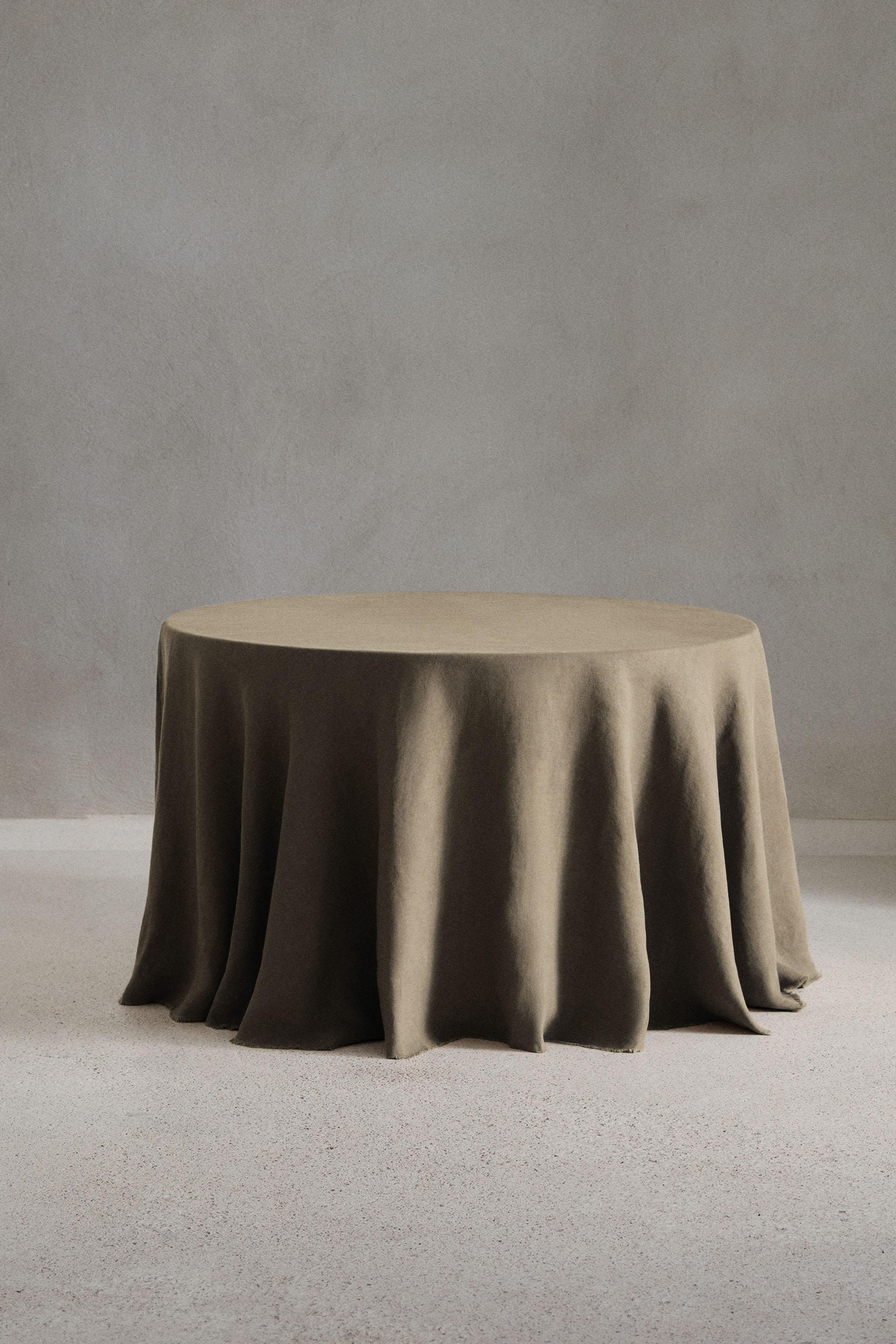 TABLECLOTH 01