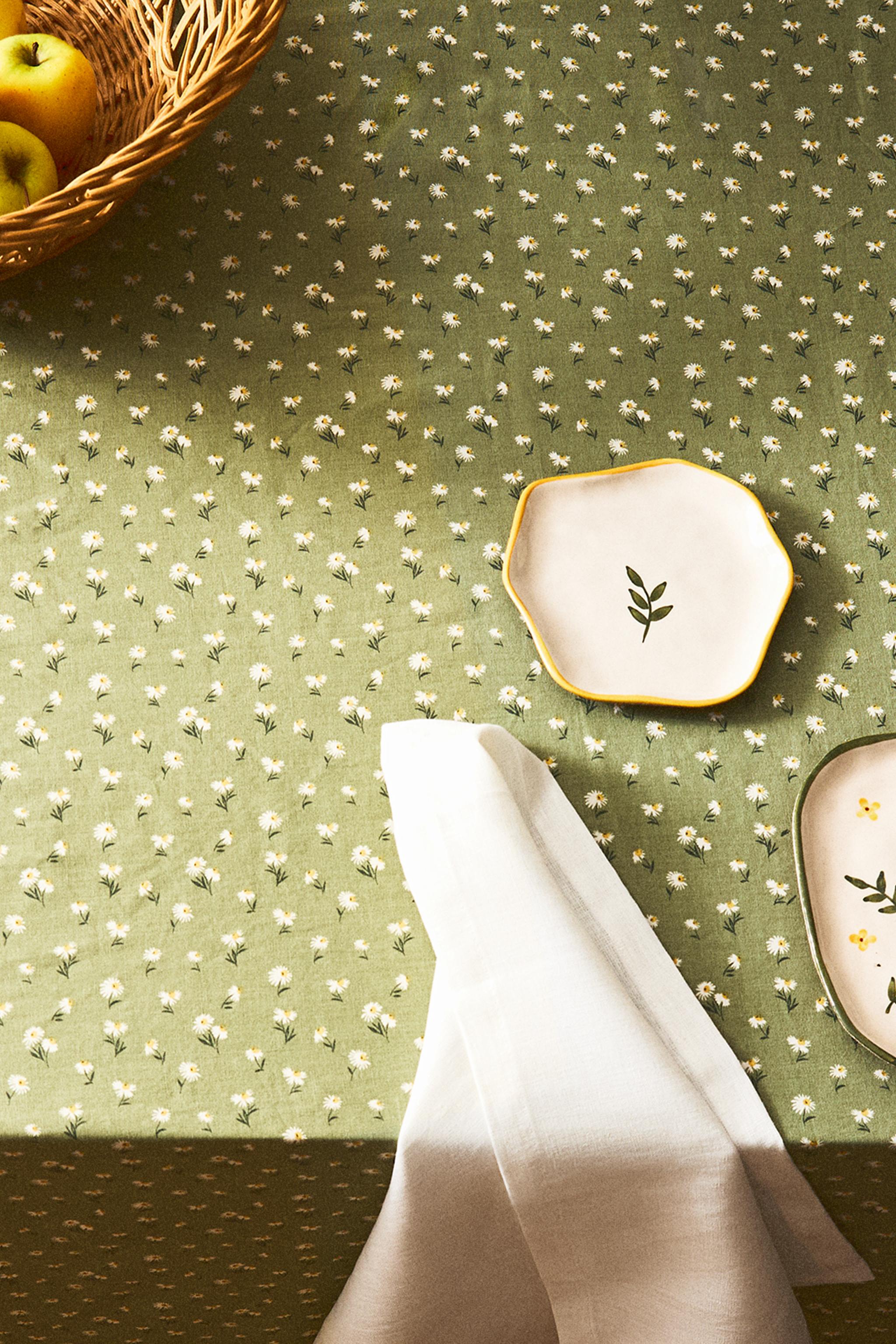 DAISY COTTON TABLECLOTH