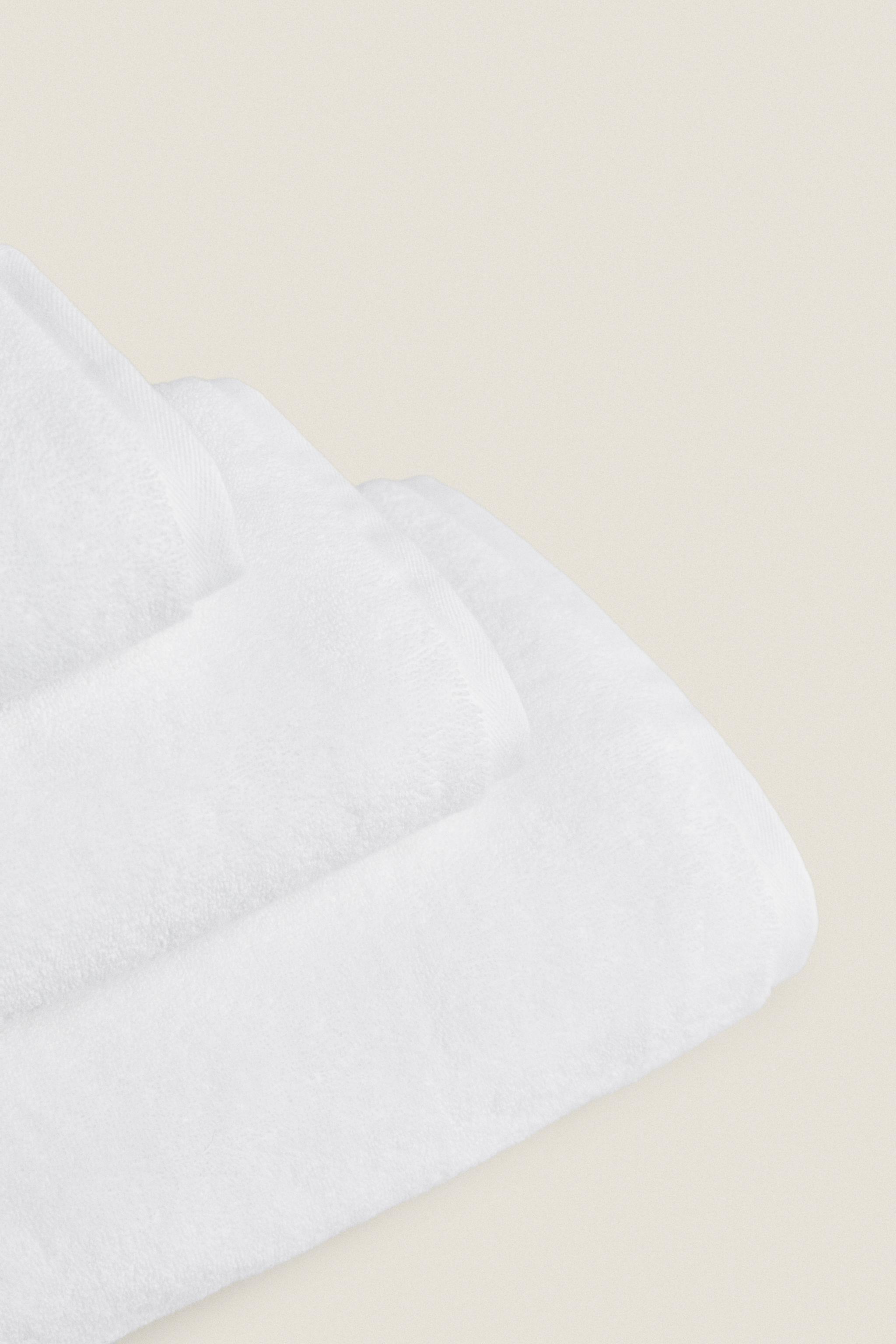EXTRA SOFT COTTON BATH TOWEL (700 GXM²)