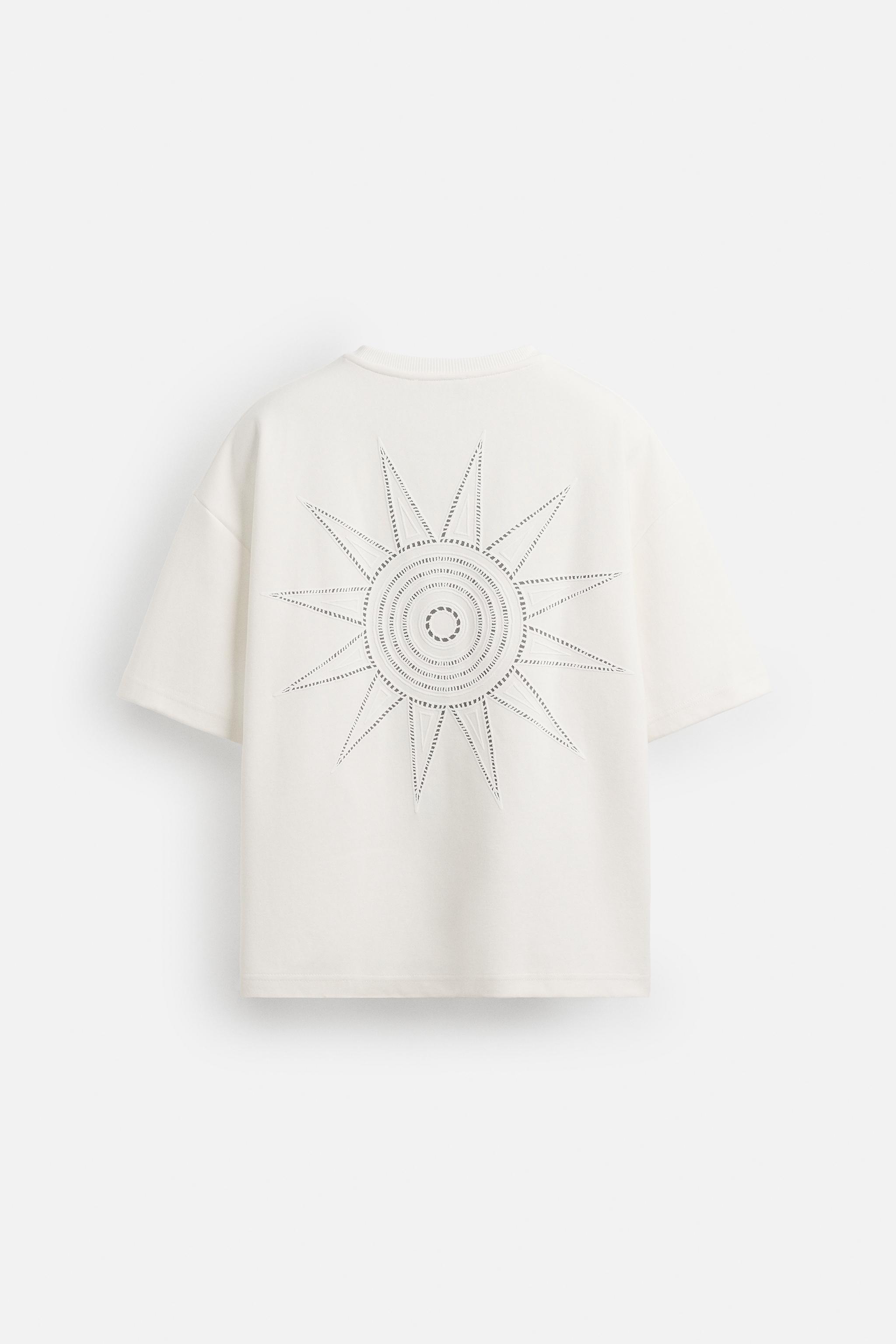 RAISED PRINT SWEATSHIRT