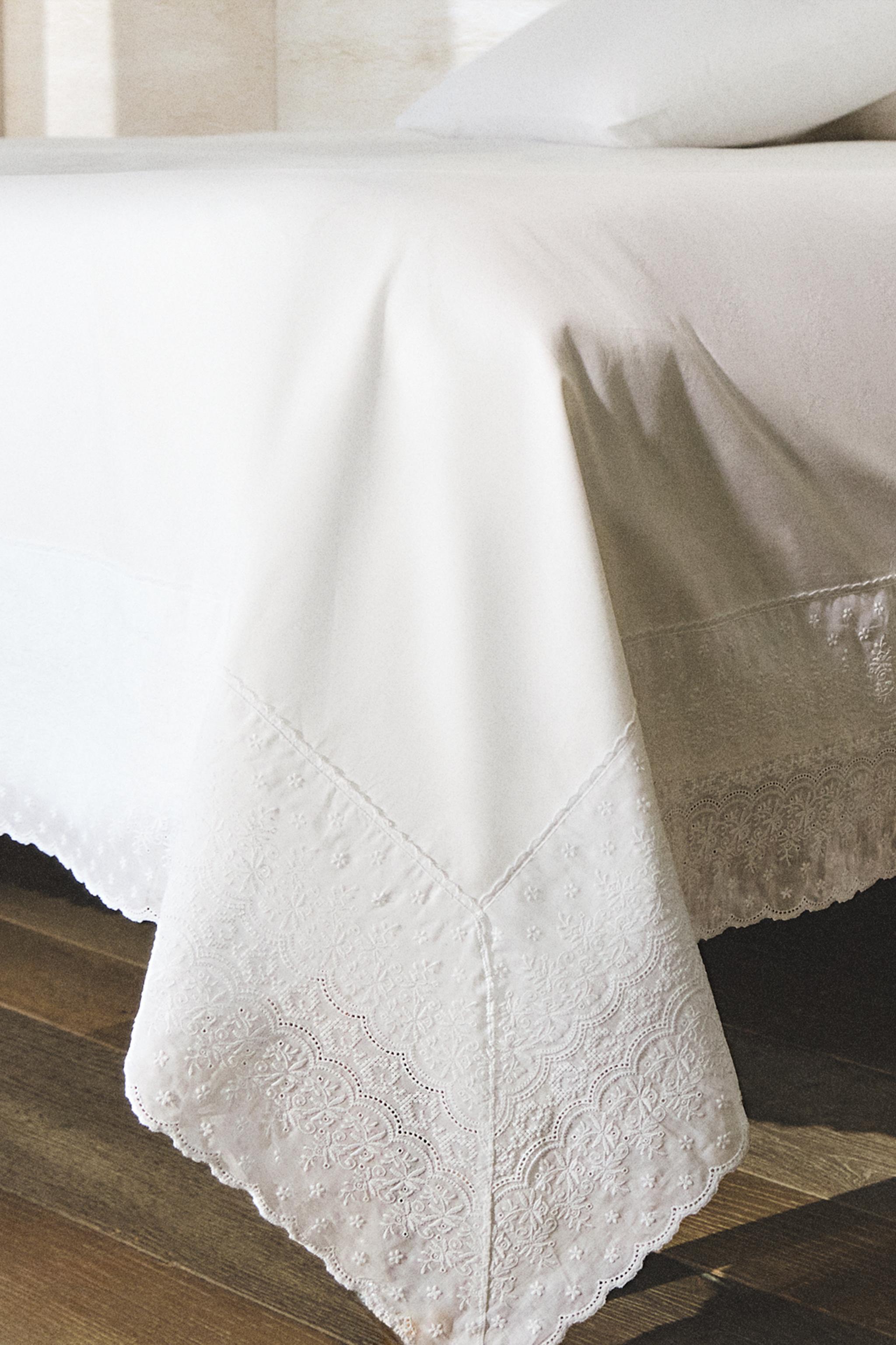 EMBROIDERED DUVET COVER