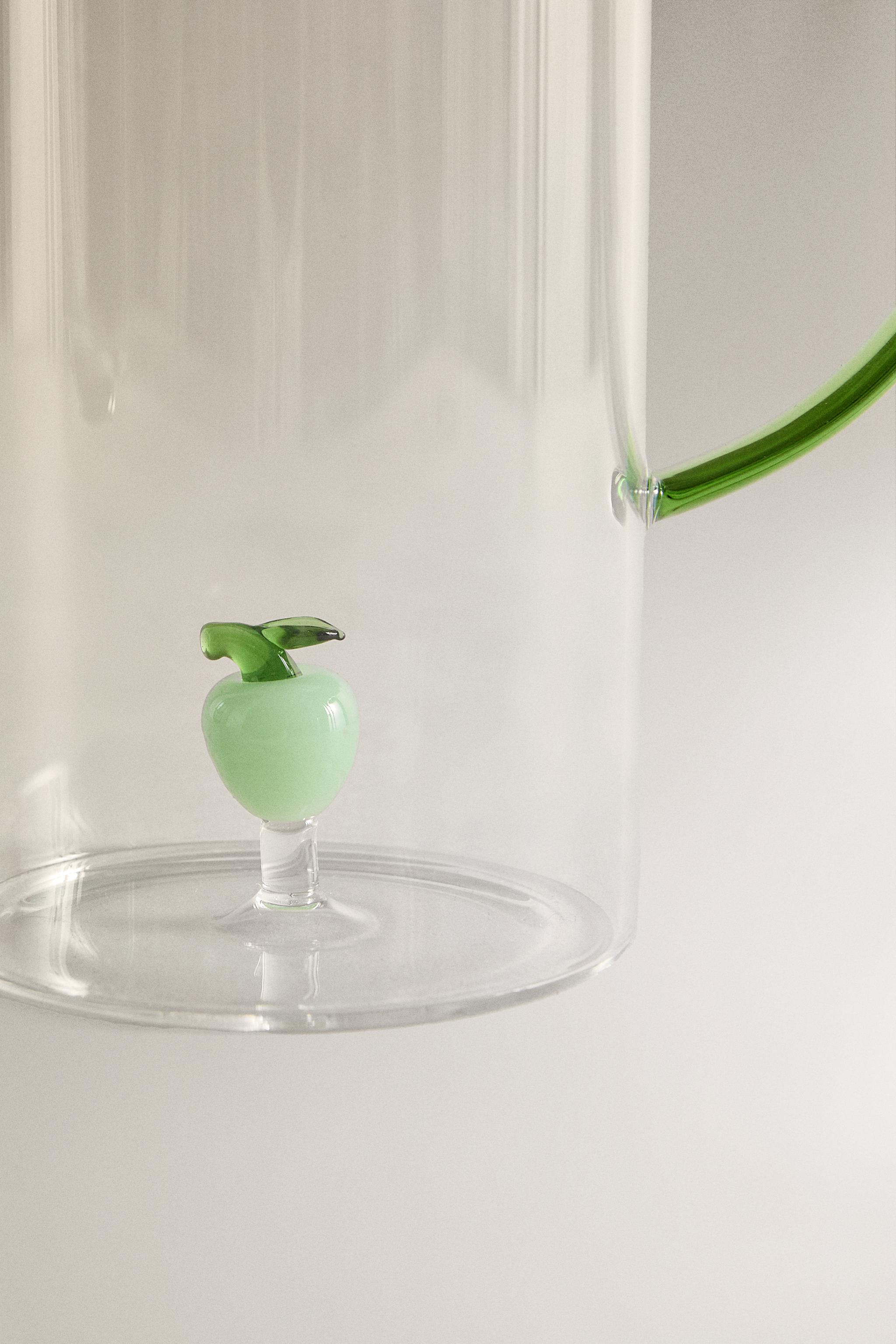 GLASS PITCHER WITH HANDLE AND APPLE DETAIL