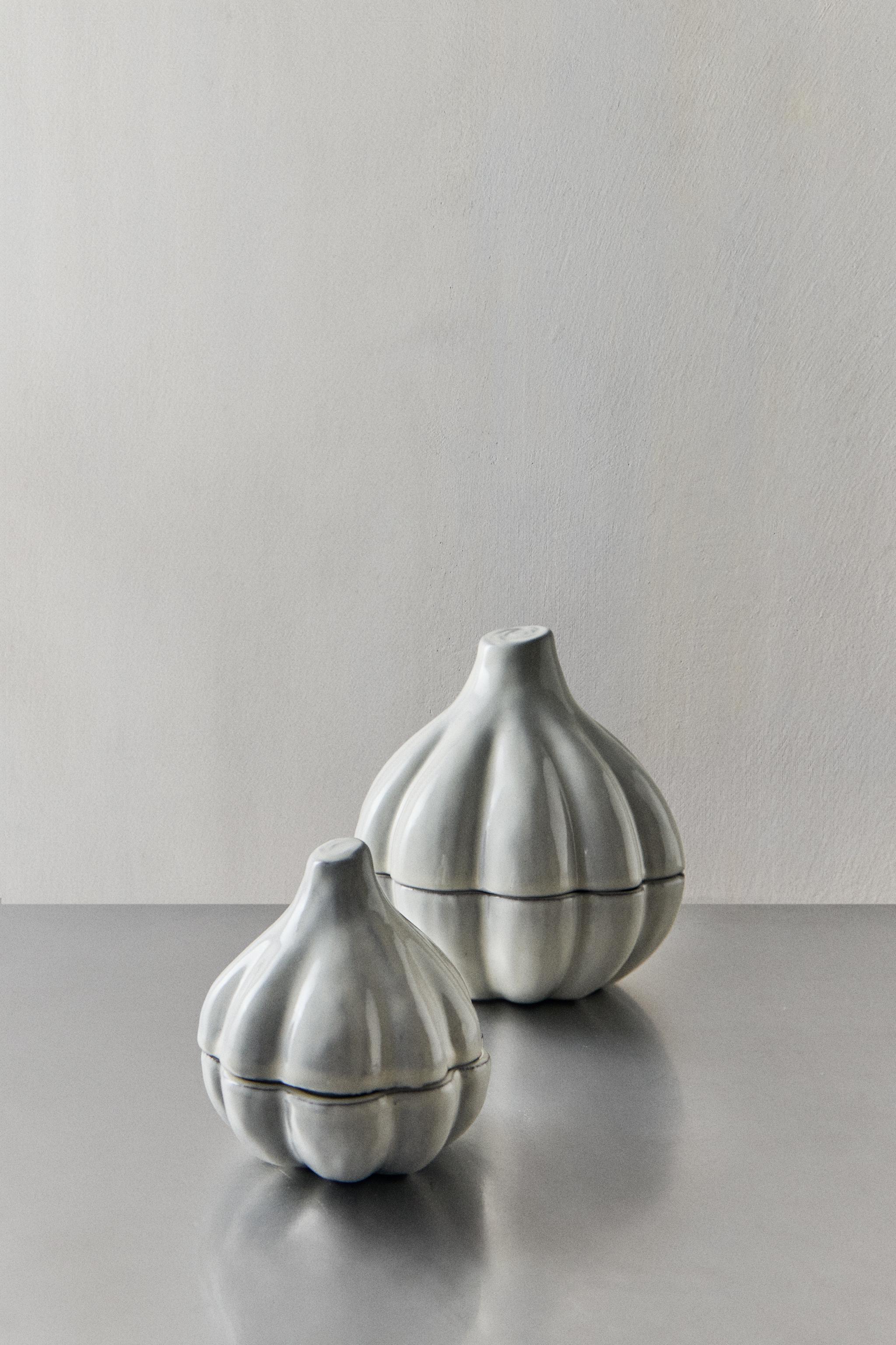 TERRACOTTA GARLIC STORAGE JAR