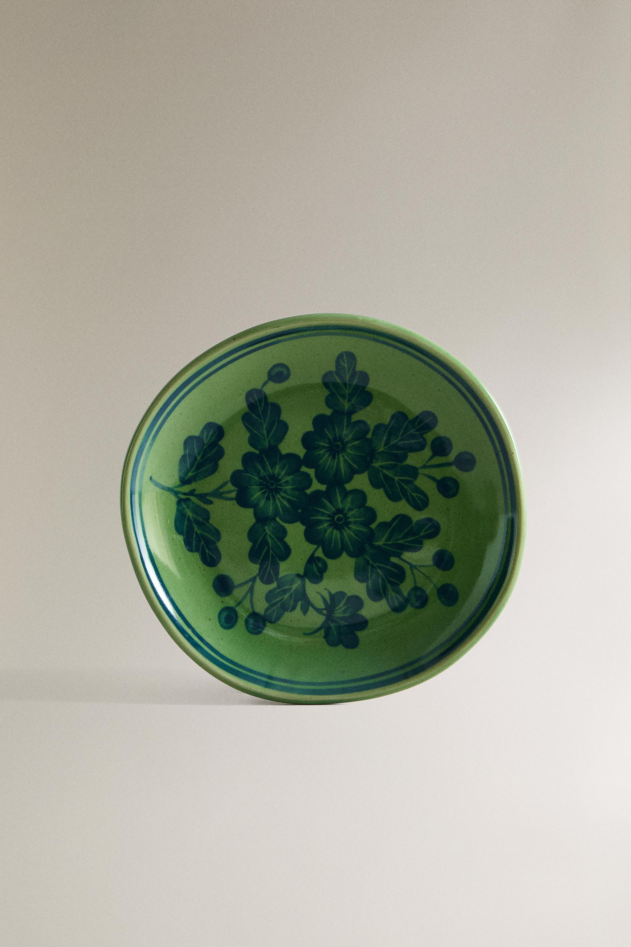 STONEWARE DINNER PLATE WITH FLORAL MOTIFS