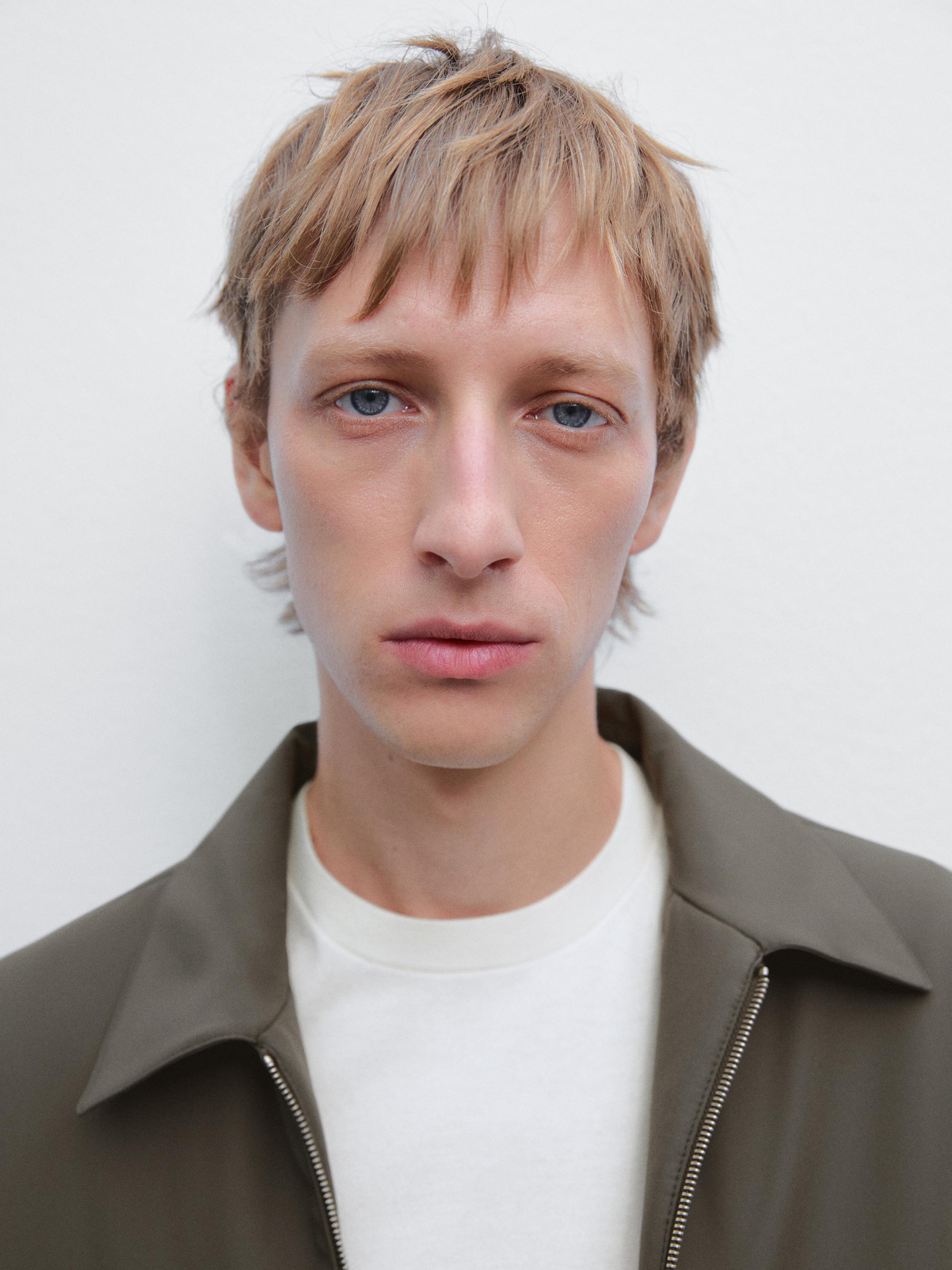 Lightweight water-repellent jacket