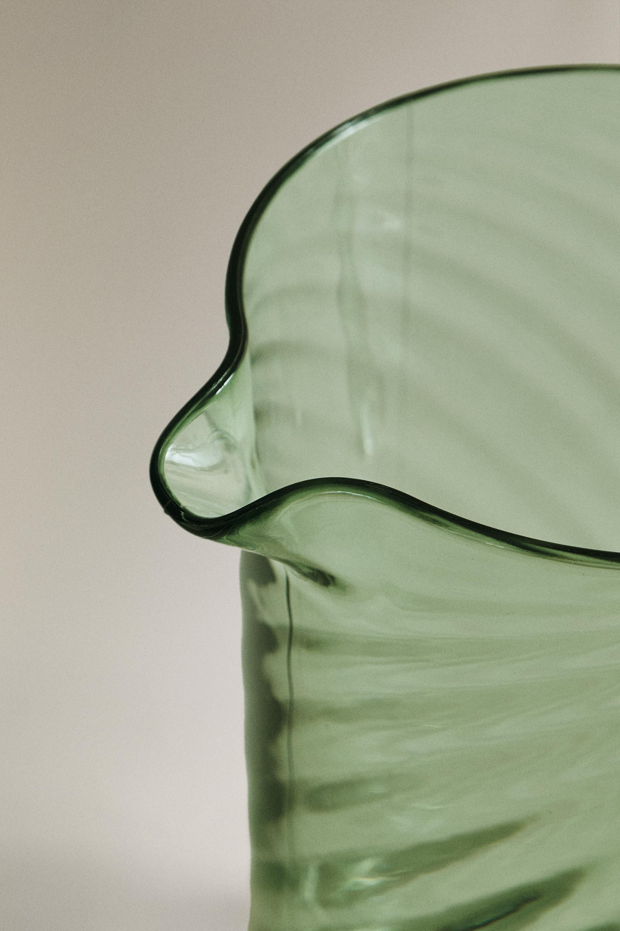 WAVY ACRYLIC PITCHER