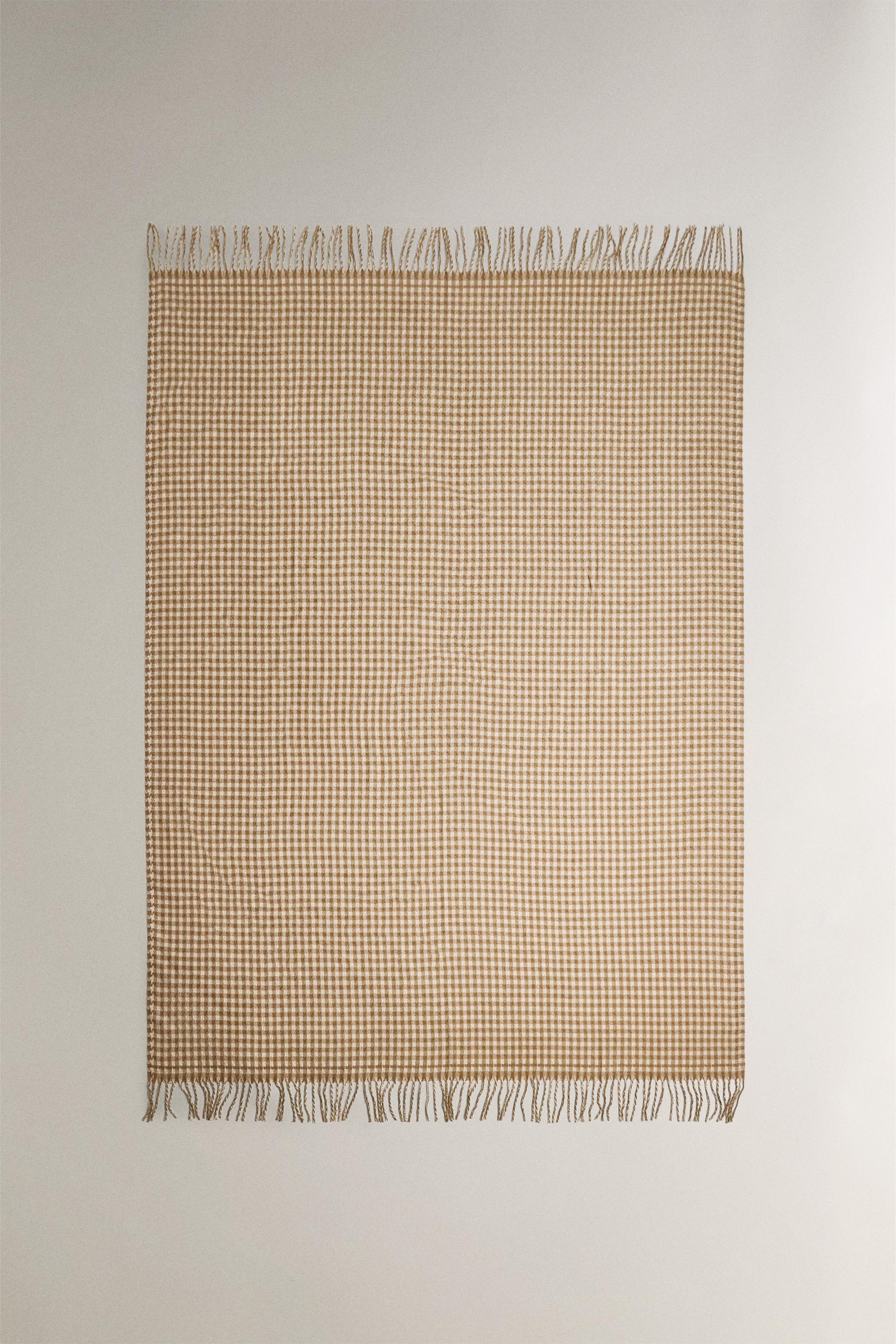 CHECK BLANKET WITH FRINGING