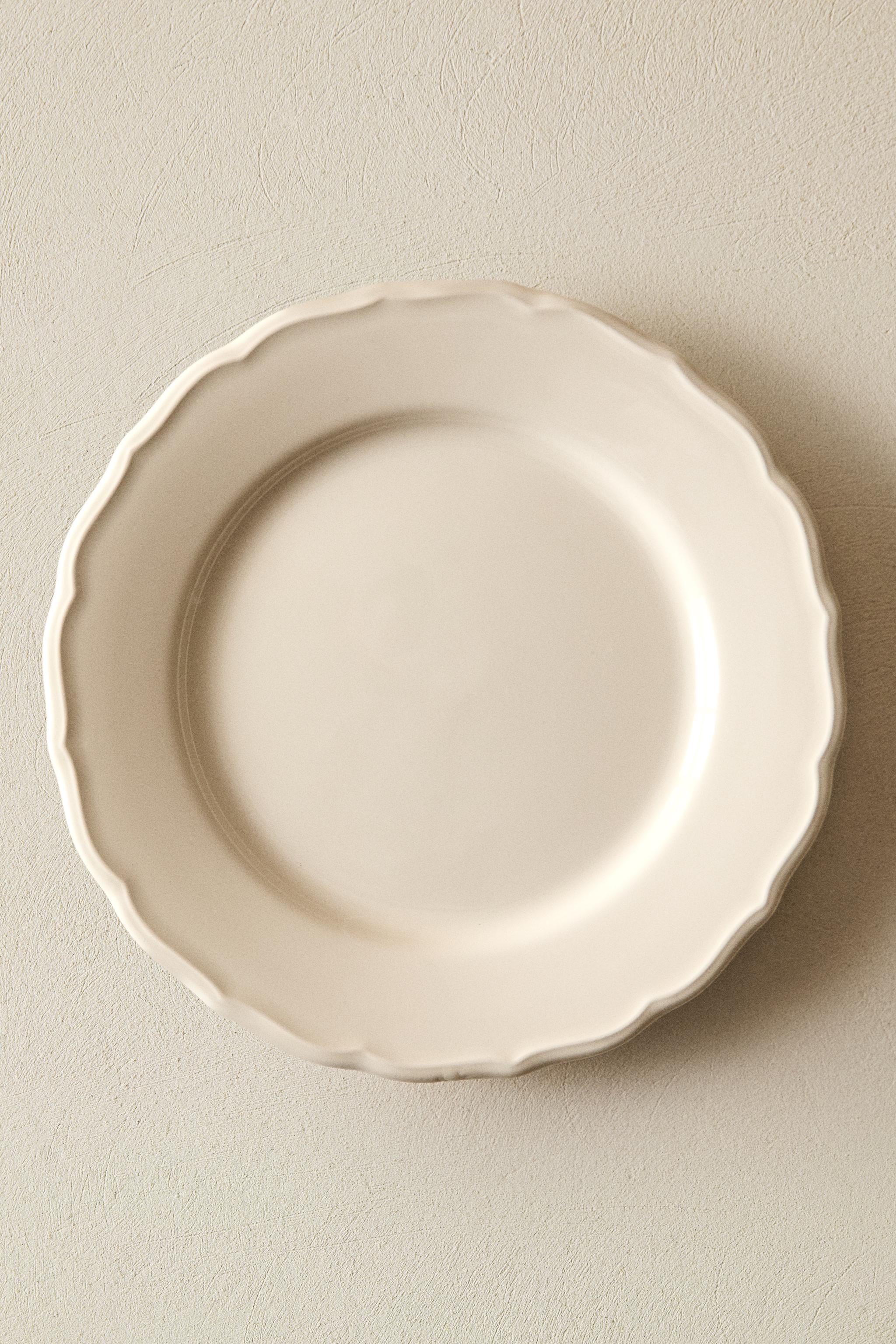 EARTHENWARE DINNER DISH WITH RAISED-DESIGN EDGE