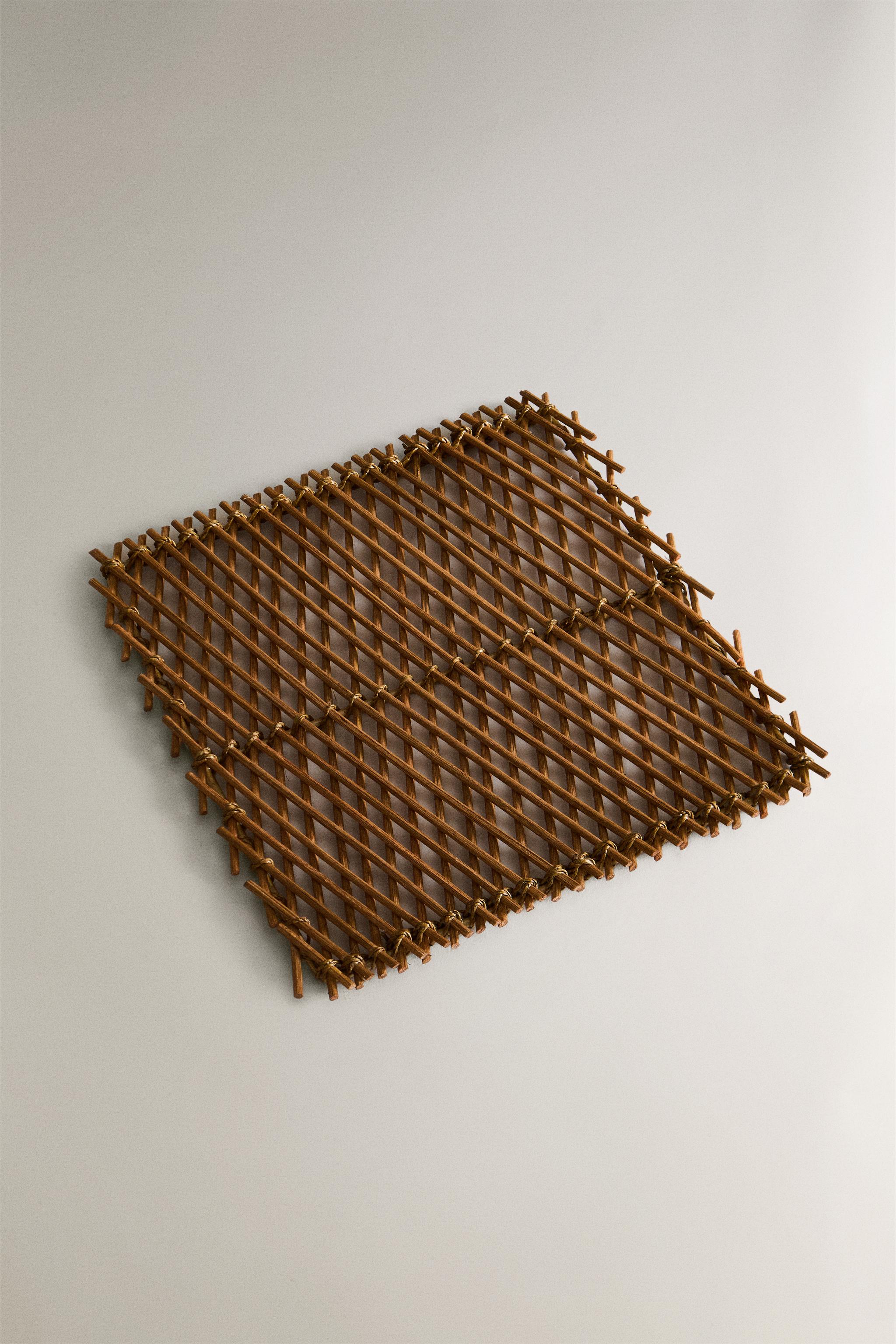 METAL RATTAN FIBER TRIVET