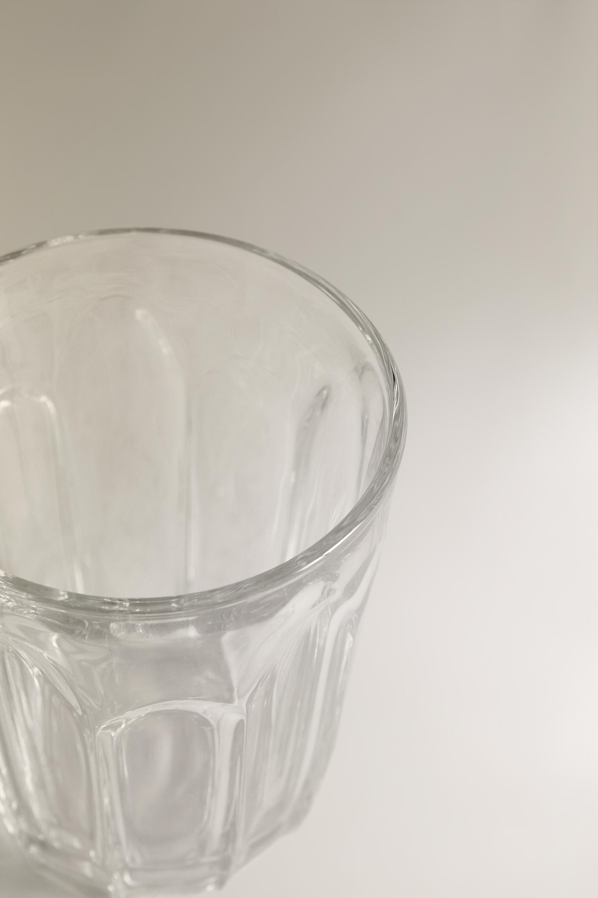 COFFEE TUMBLER WITH RAISED DESIGN