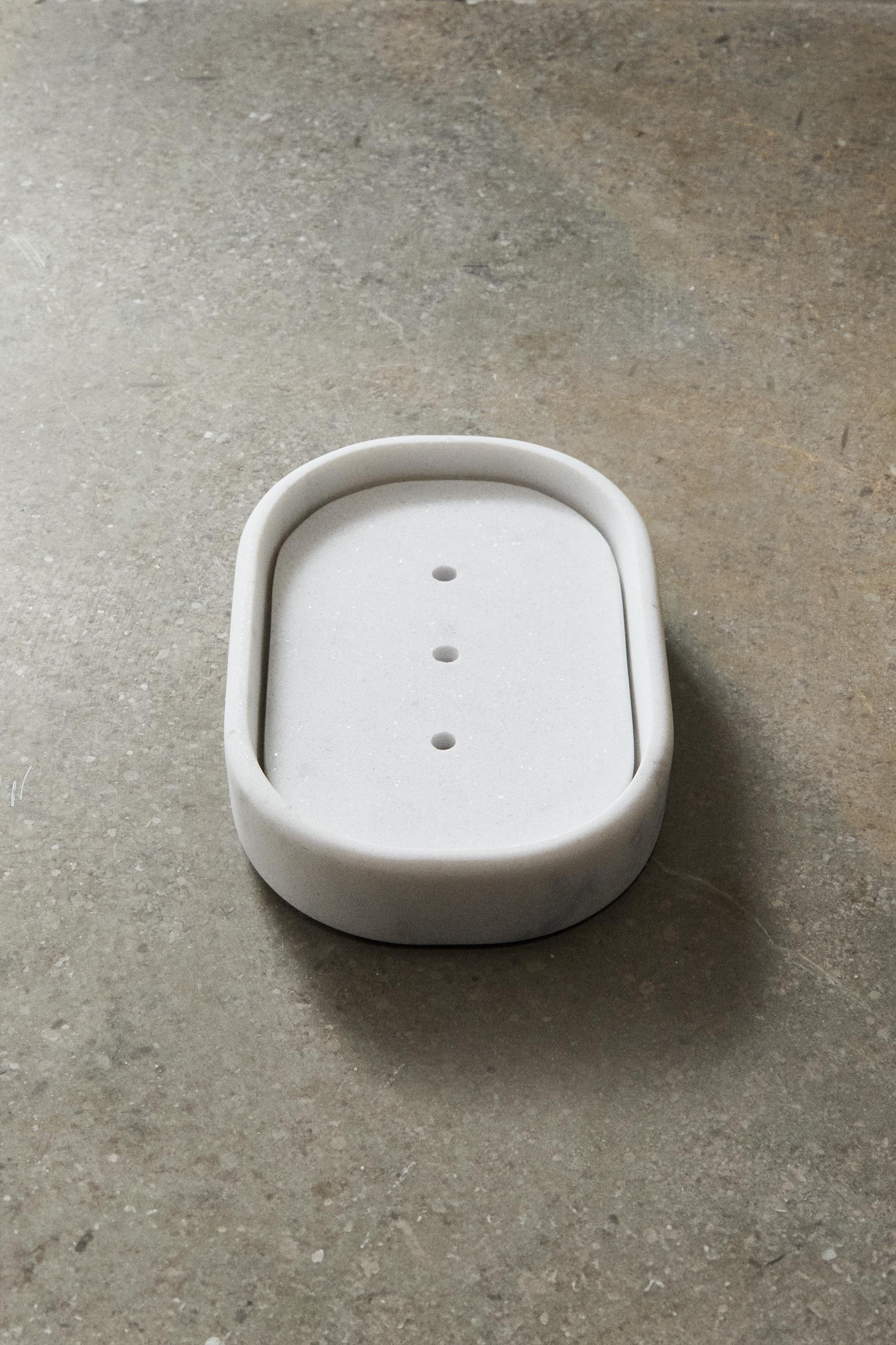 MARBLE-EFFECT BATHROOM SOAP DISH