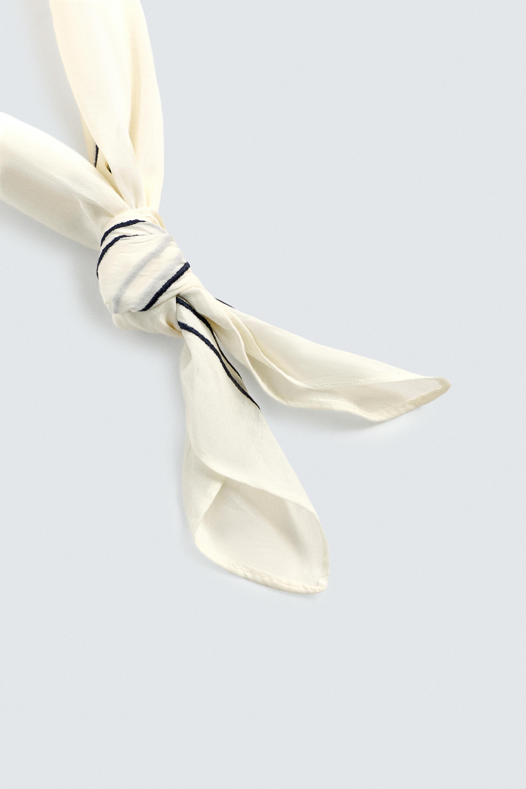 CONTRAST EMBROIDERY BANDANA