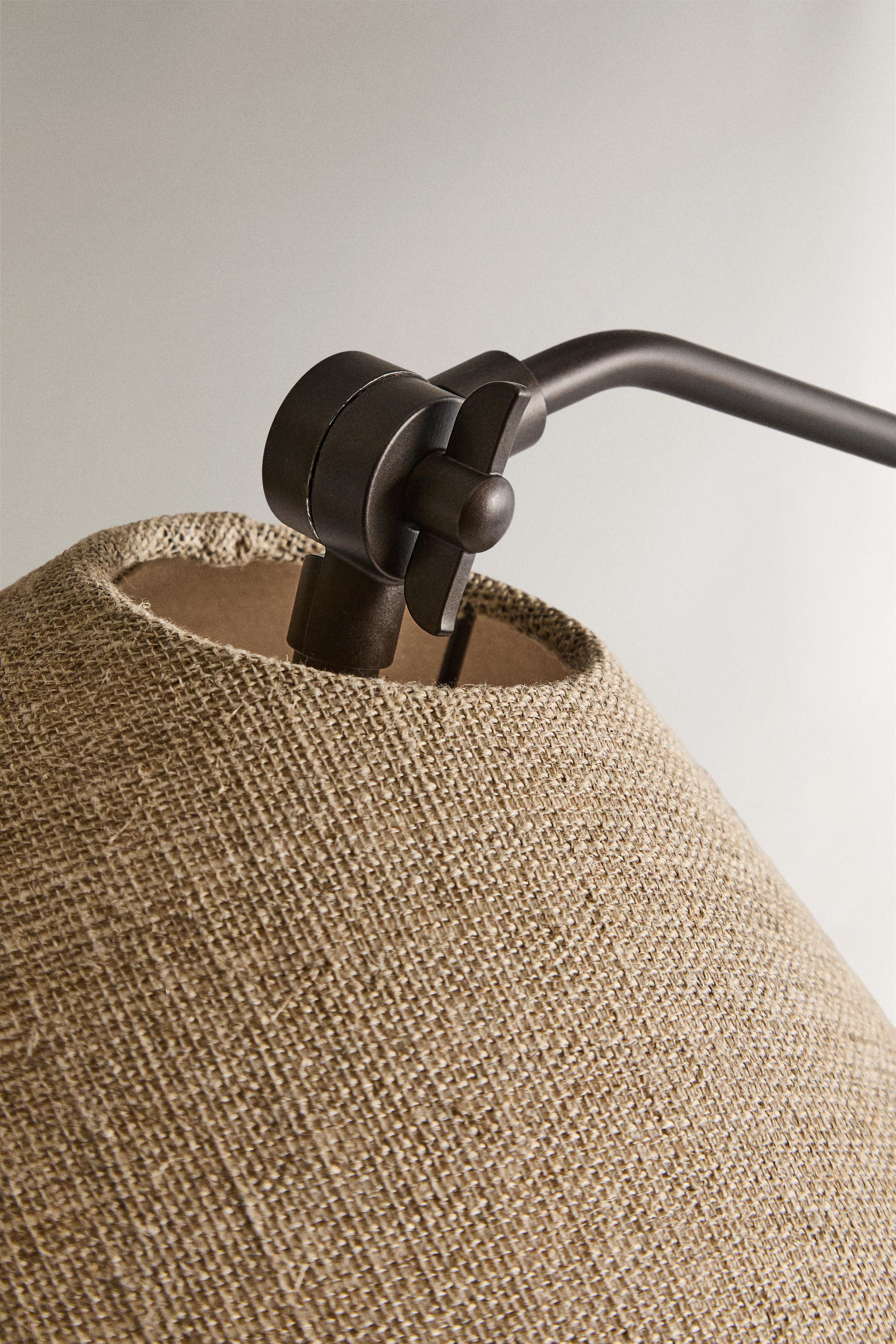 METAL BASE TABLE LAMP