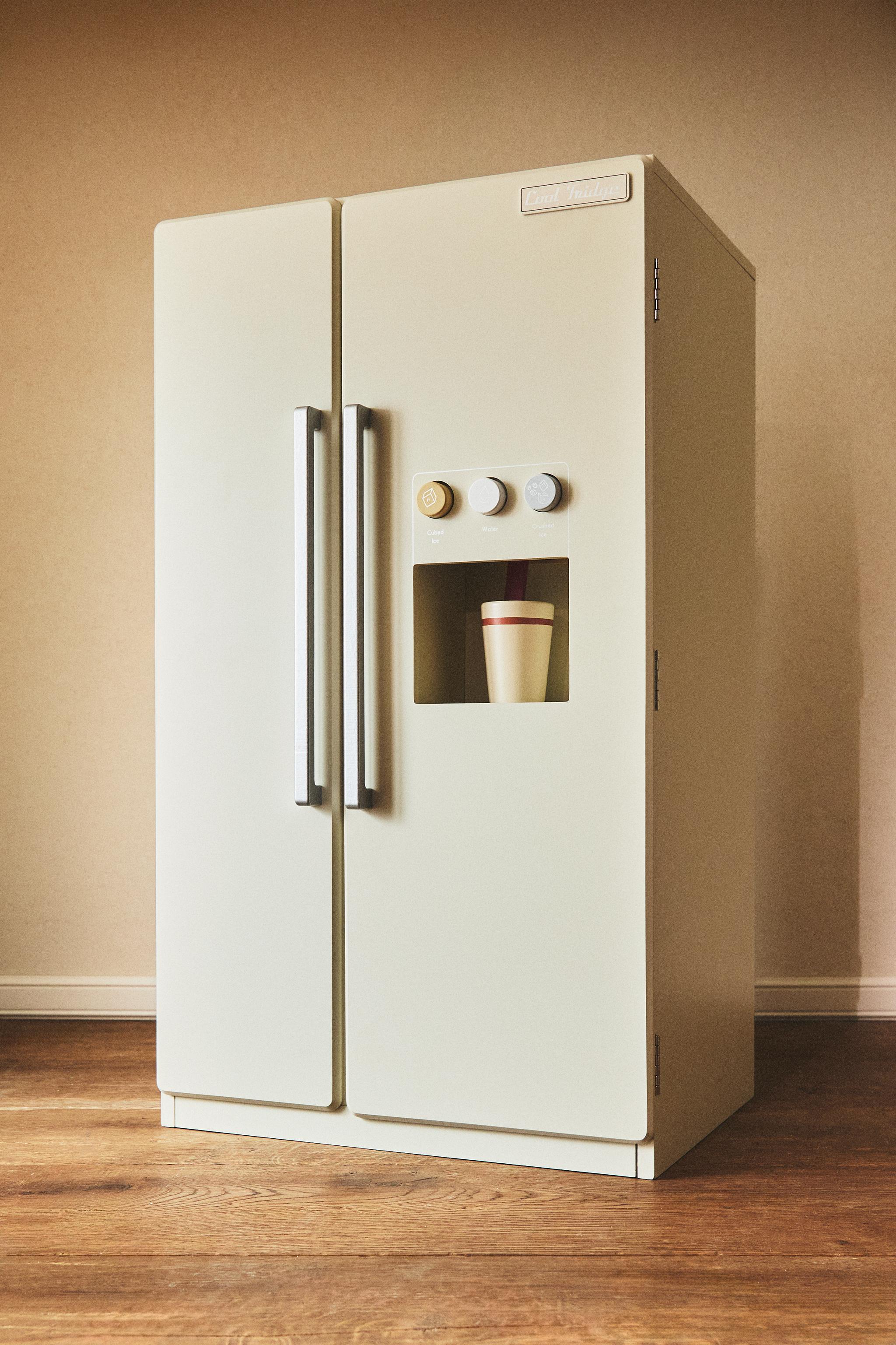 CHILDREN’S WOODEN DOUBLE DOOR FRIDGE TOY