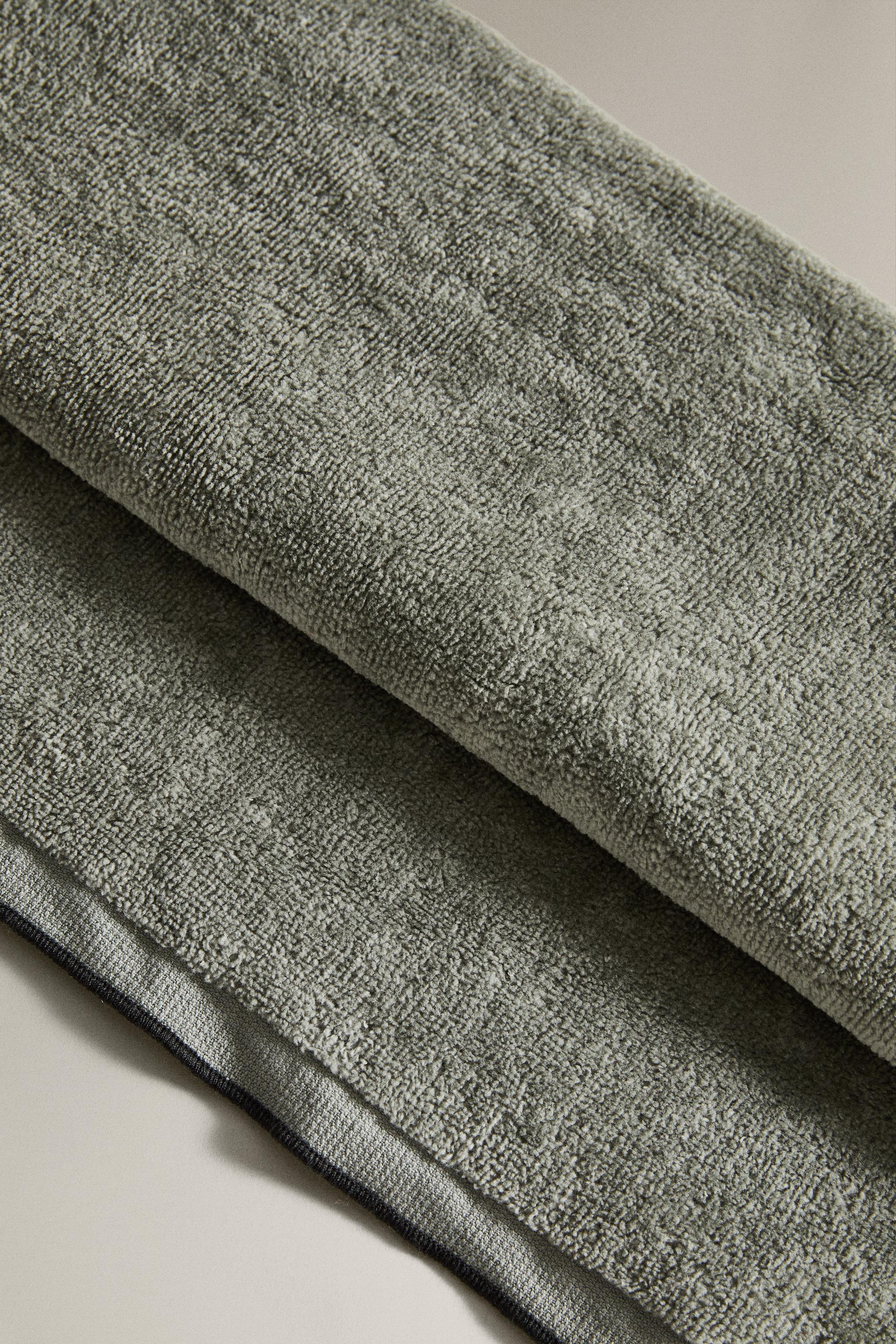 VELOUR OVERLOCK BATH TOWEL