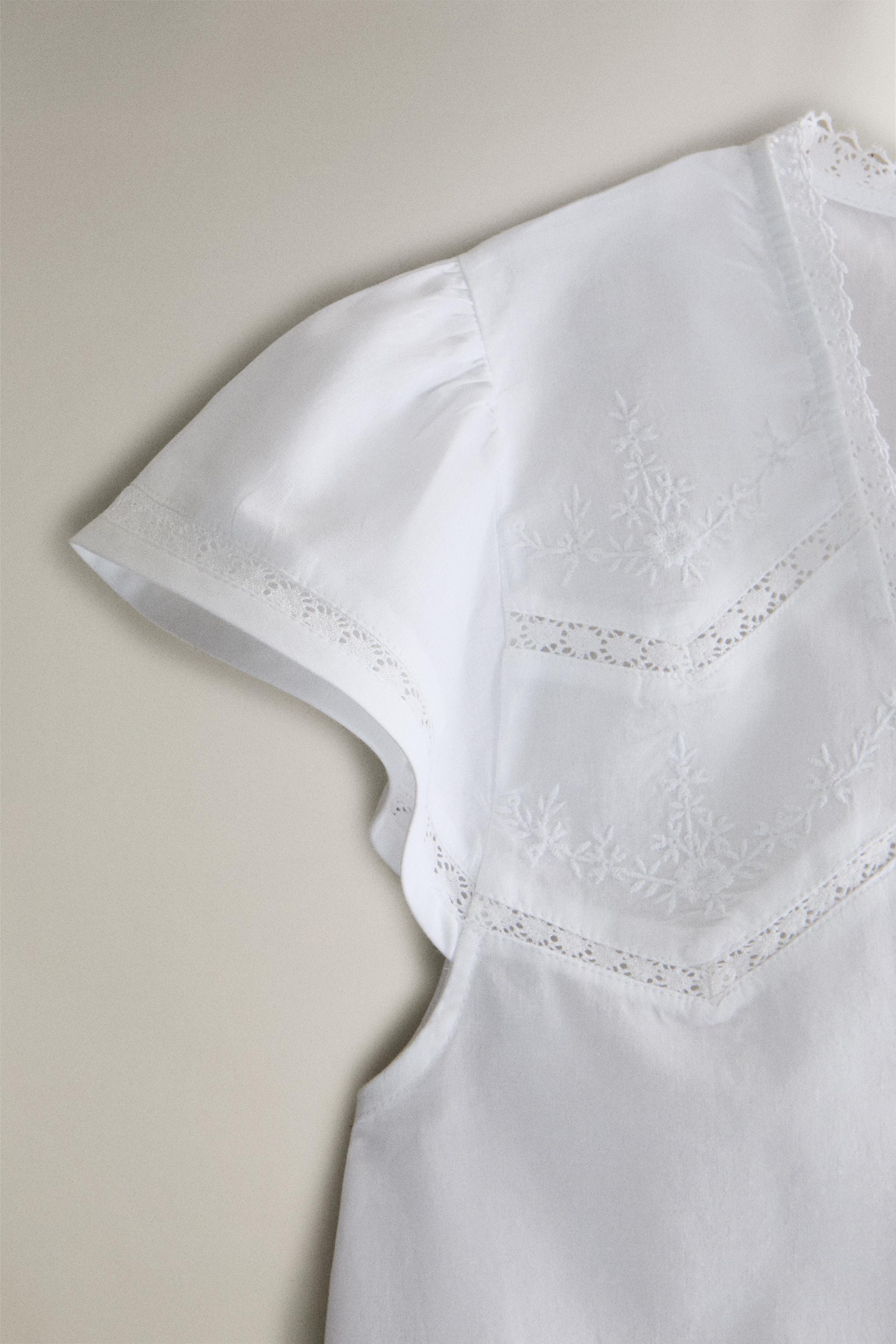 LACE AND EMBROIDERY T-SHIRT