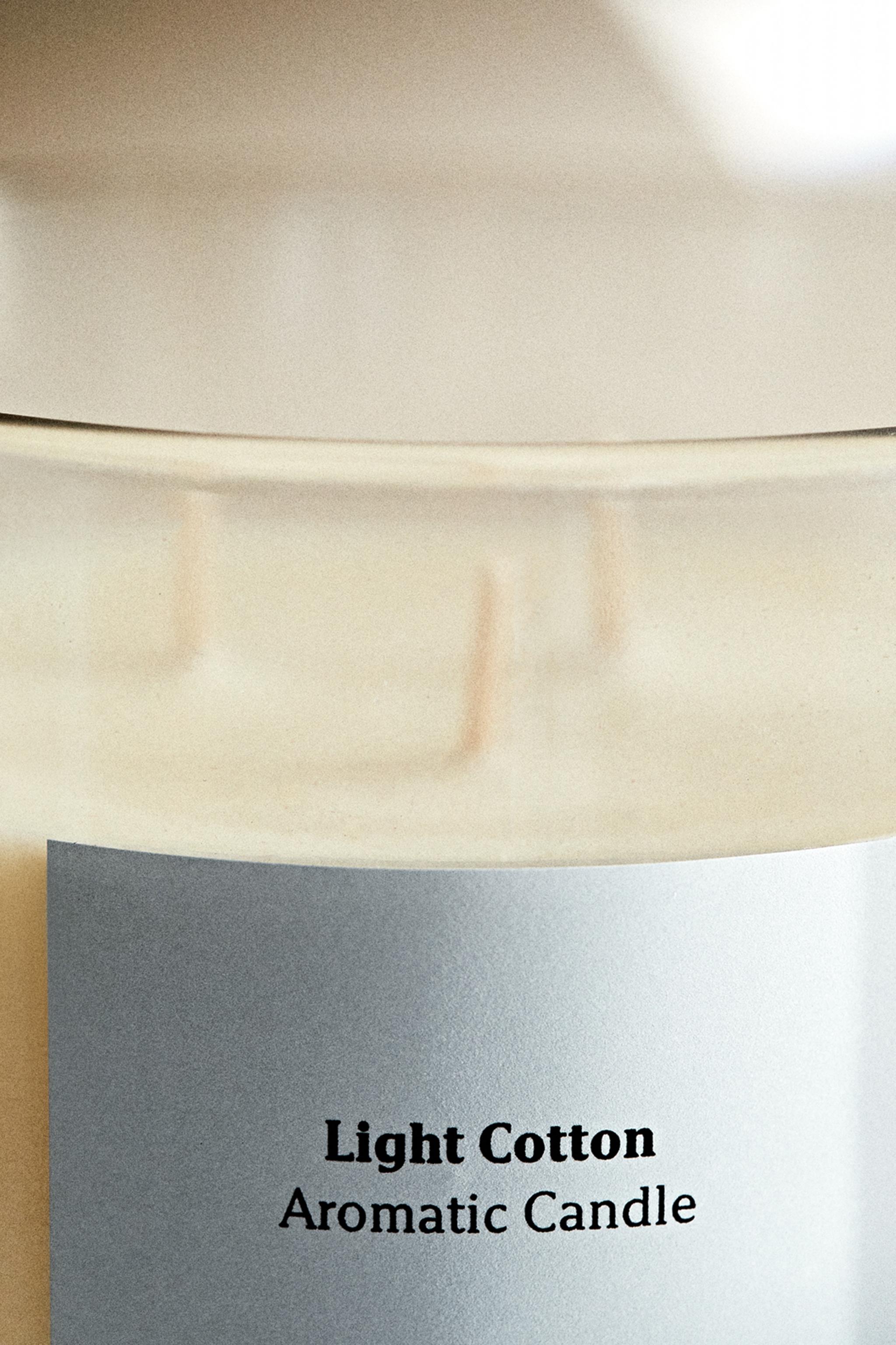 (620 G) LIGHT COTTON SCENTED CANDLE