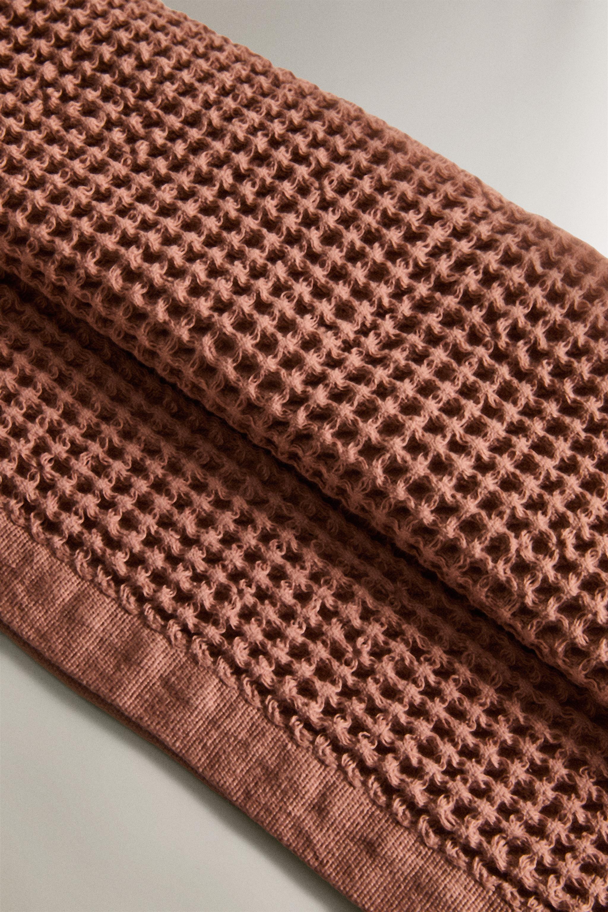 WAFFLE-KNIT COTTON BATH TOWEL