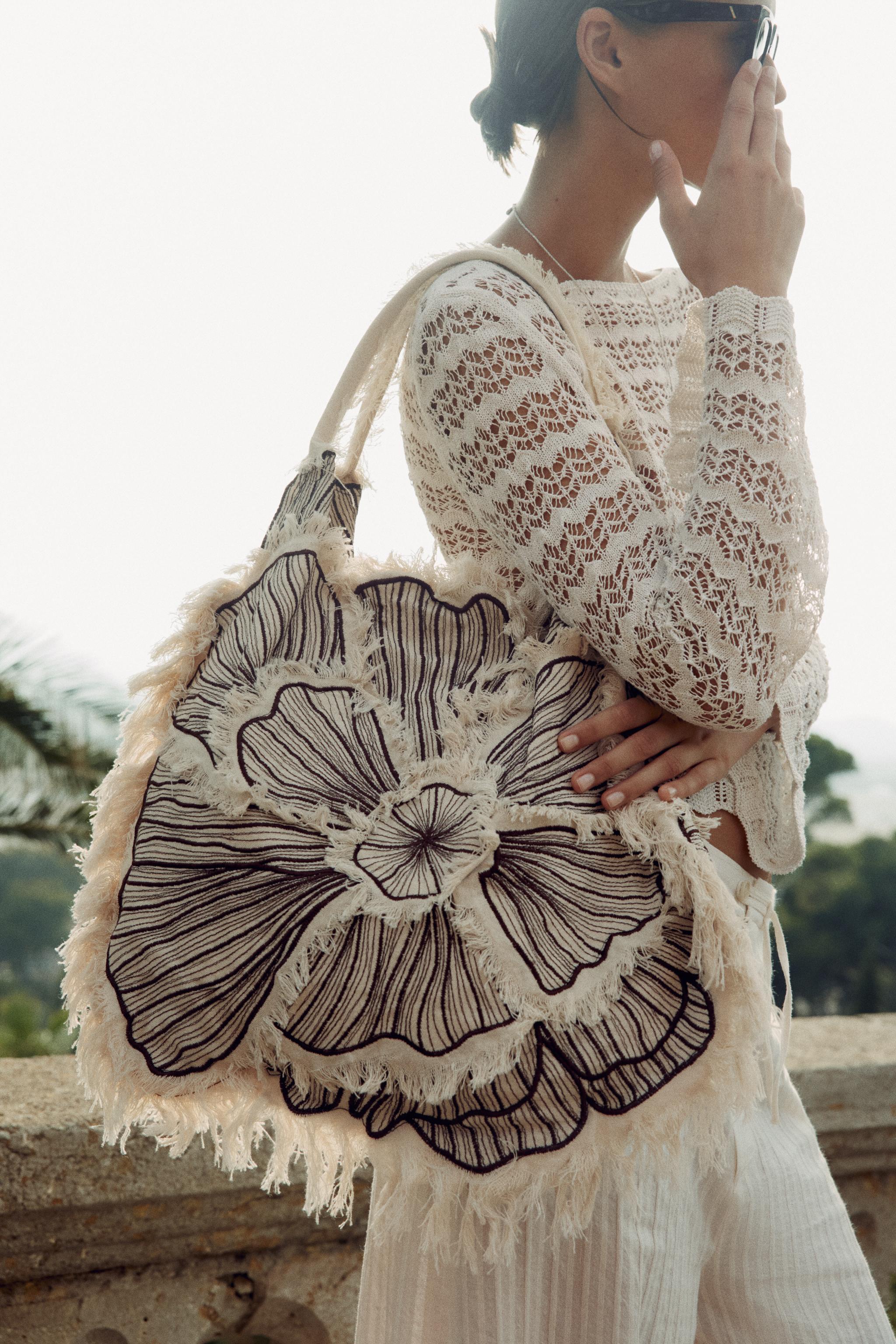 FLORAL EMBROIDERY MAXI SHOPPER