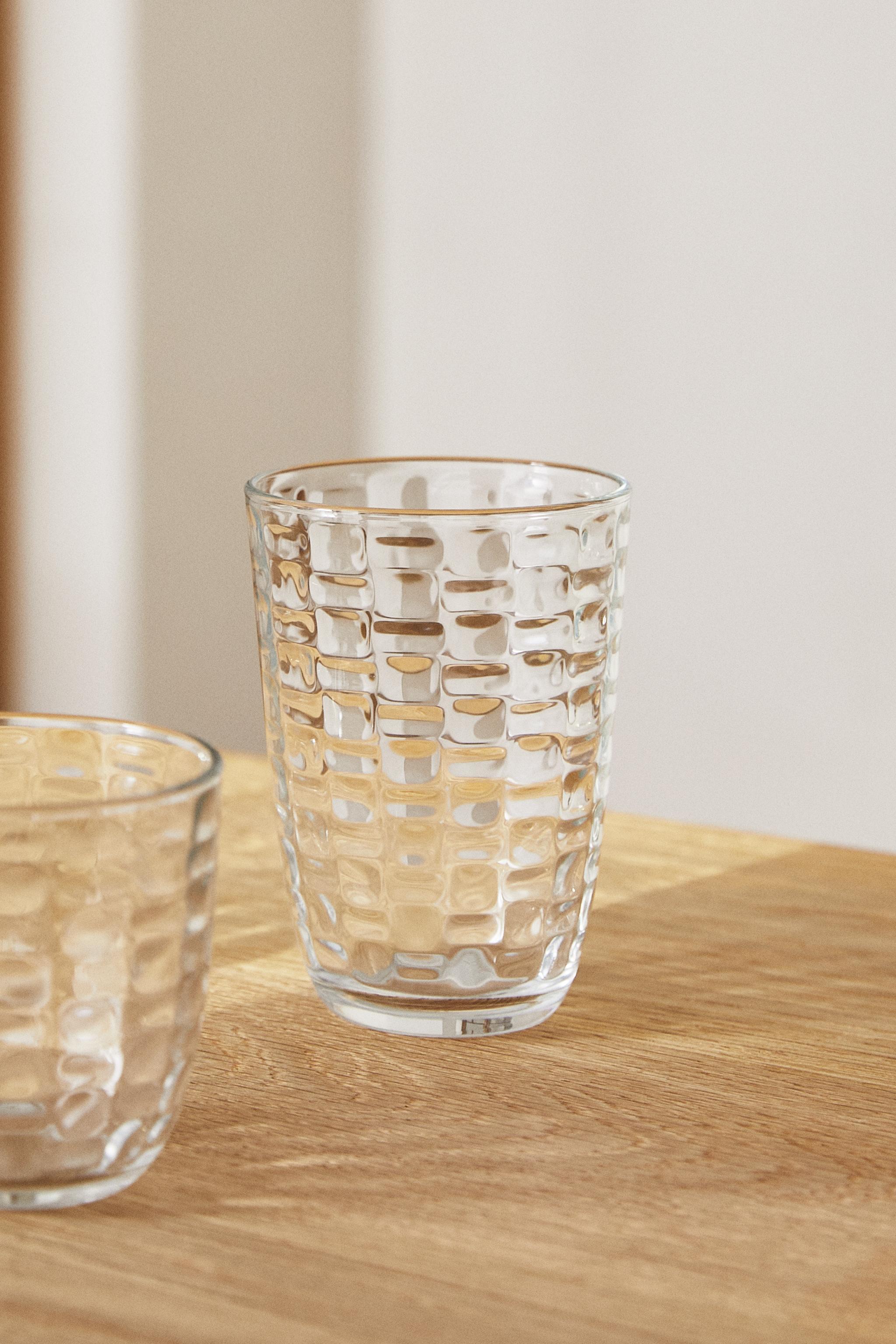RAISED SQUARE-EFFECT TUMBLER
