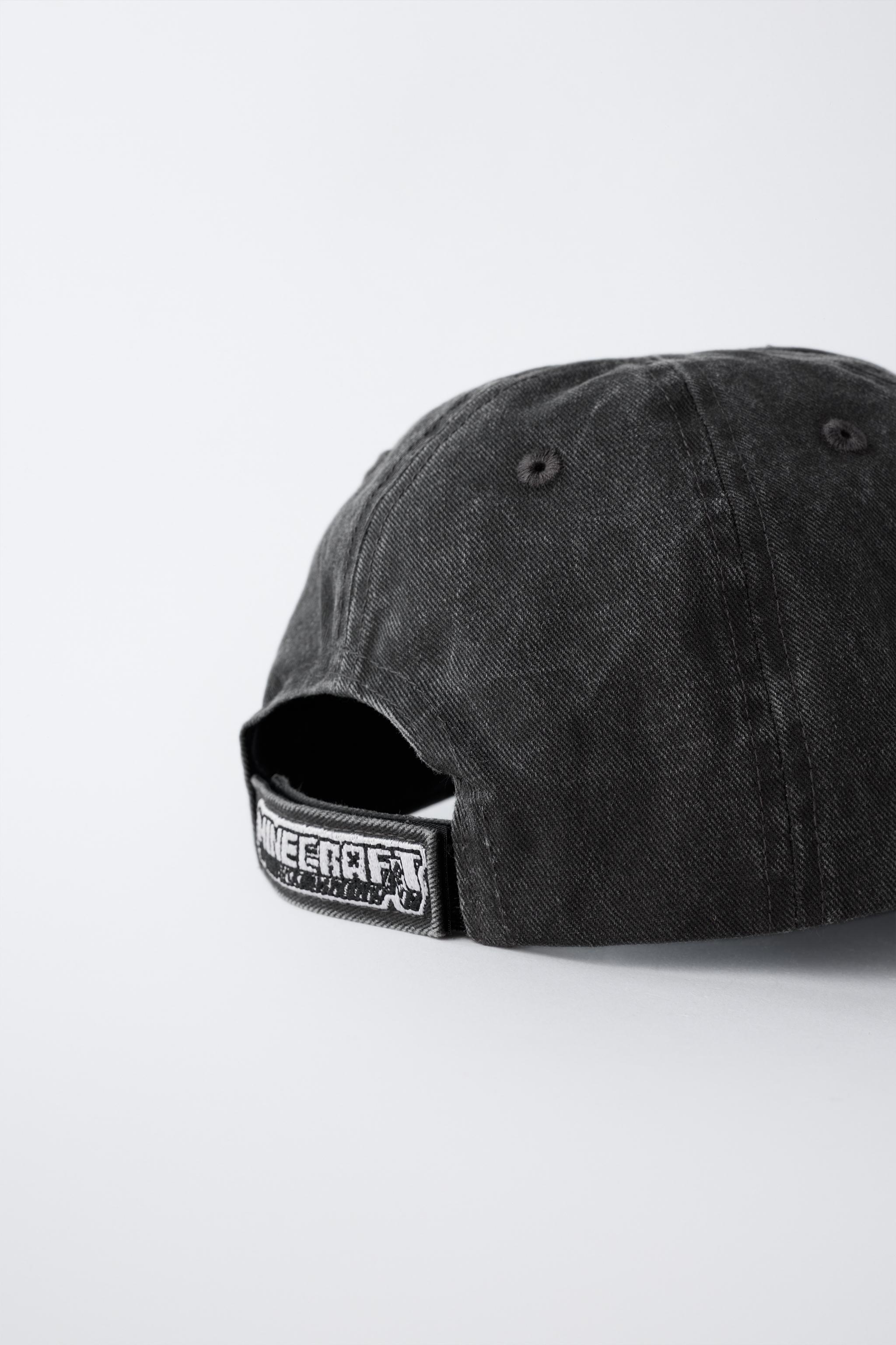 AGES 6-14/ MINECRAFT © MOJANG AB. ™ EMBROIDERED WASHED EFFECT CAP