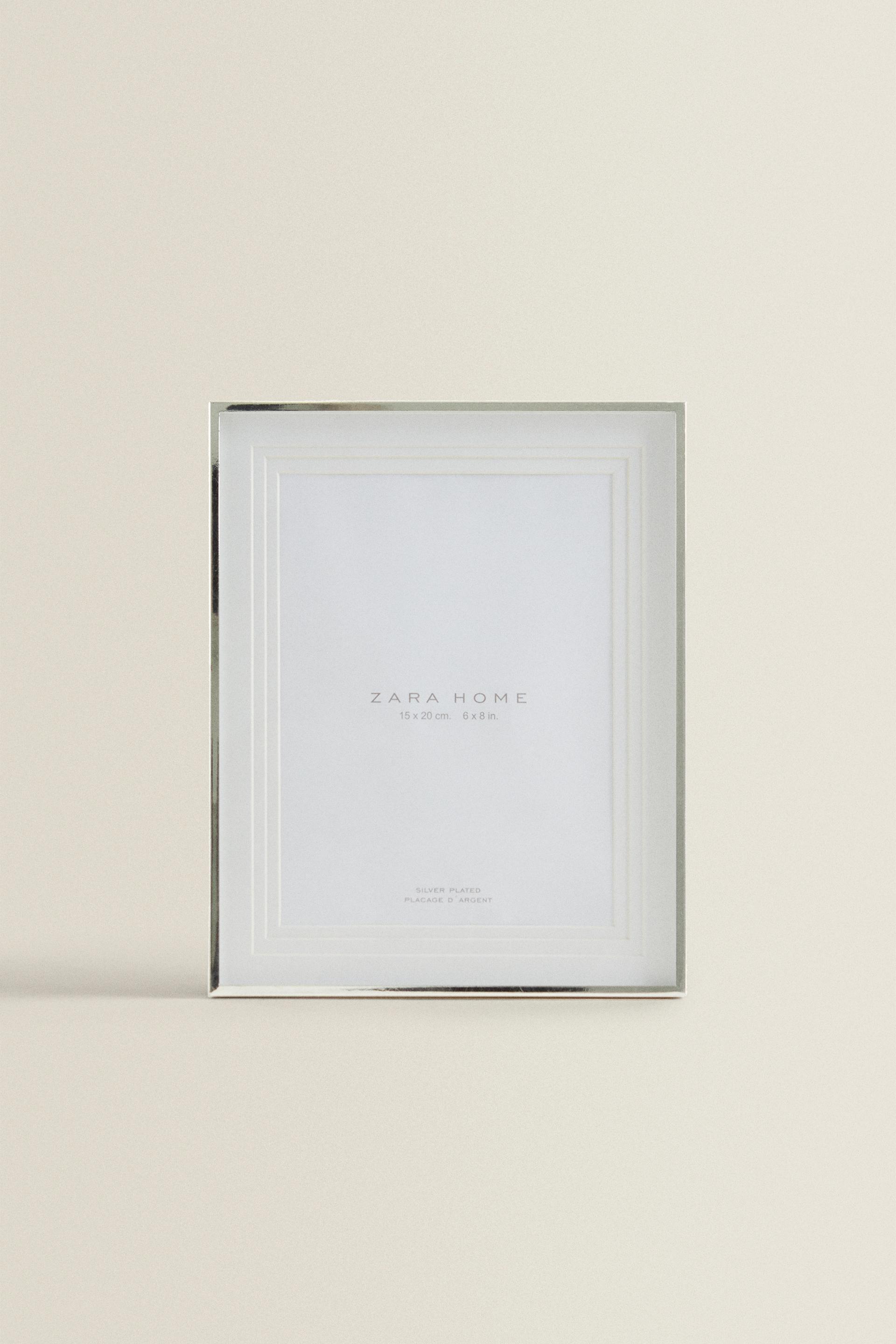 METAL PICTURE FRAME WITH A TIERED PASSE-PARTOUT