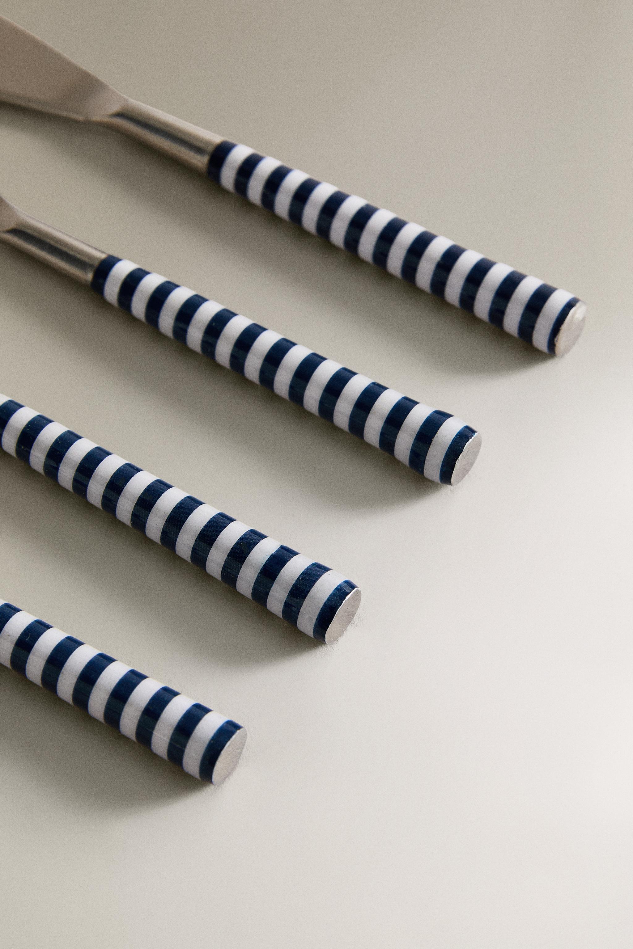 SET OF SPREADER KNIVES WITH STRIPED HANDLES (SET OF 4)