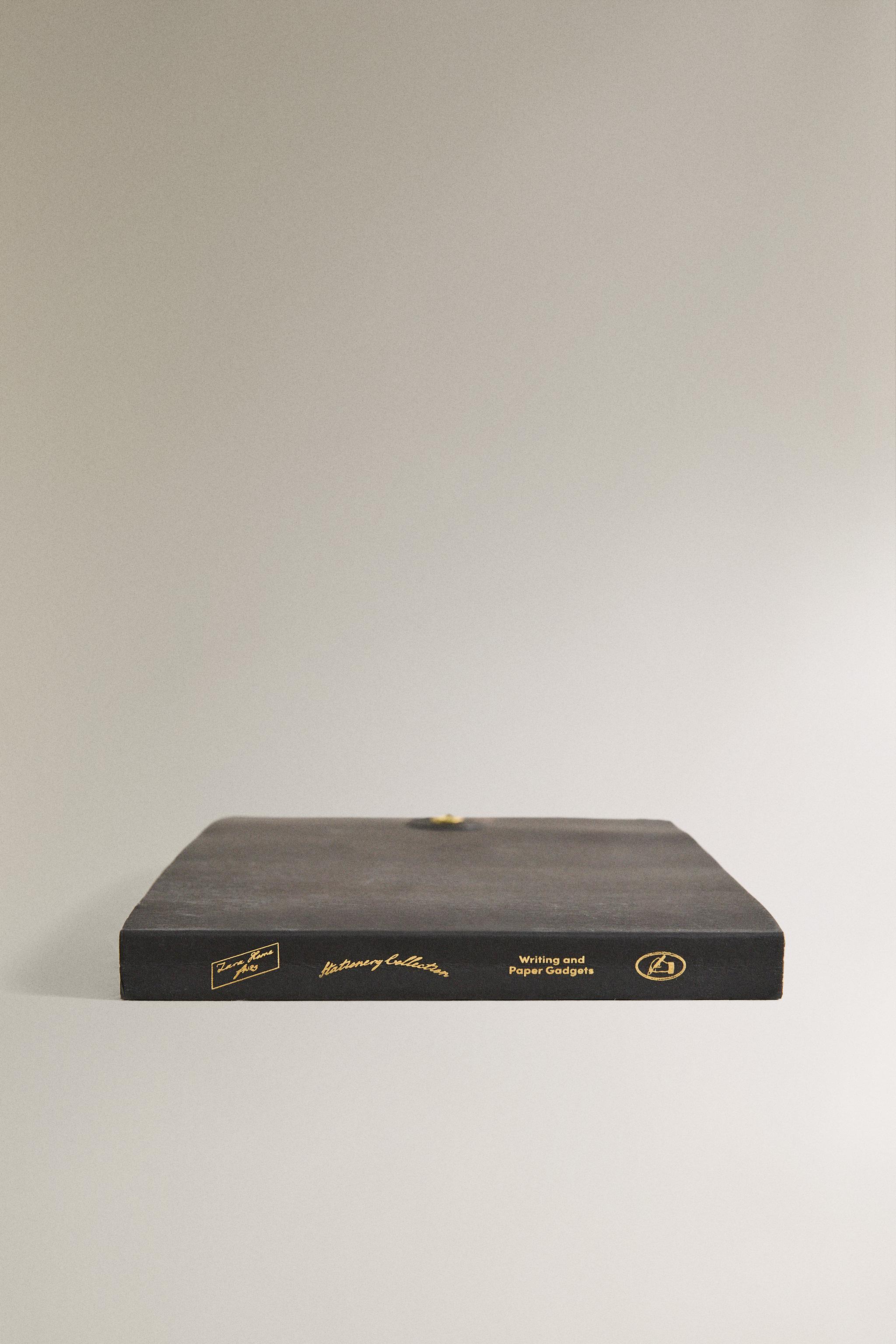 WEEKLY PLANNER WITH A CLASP