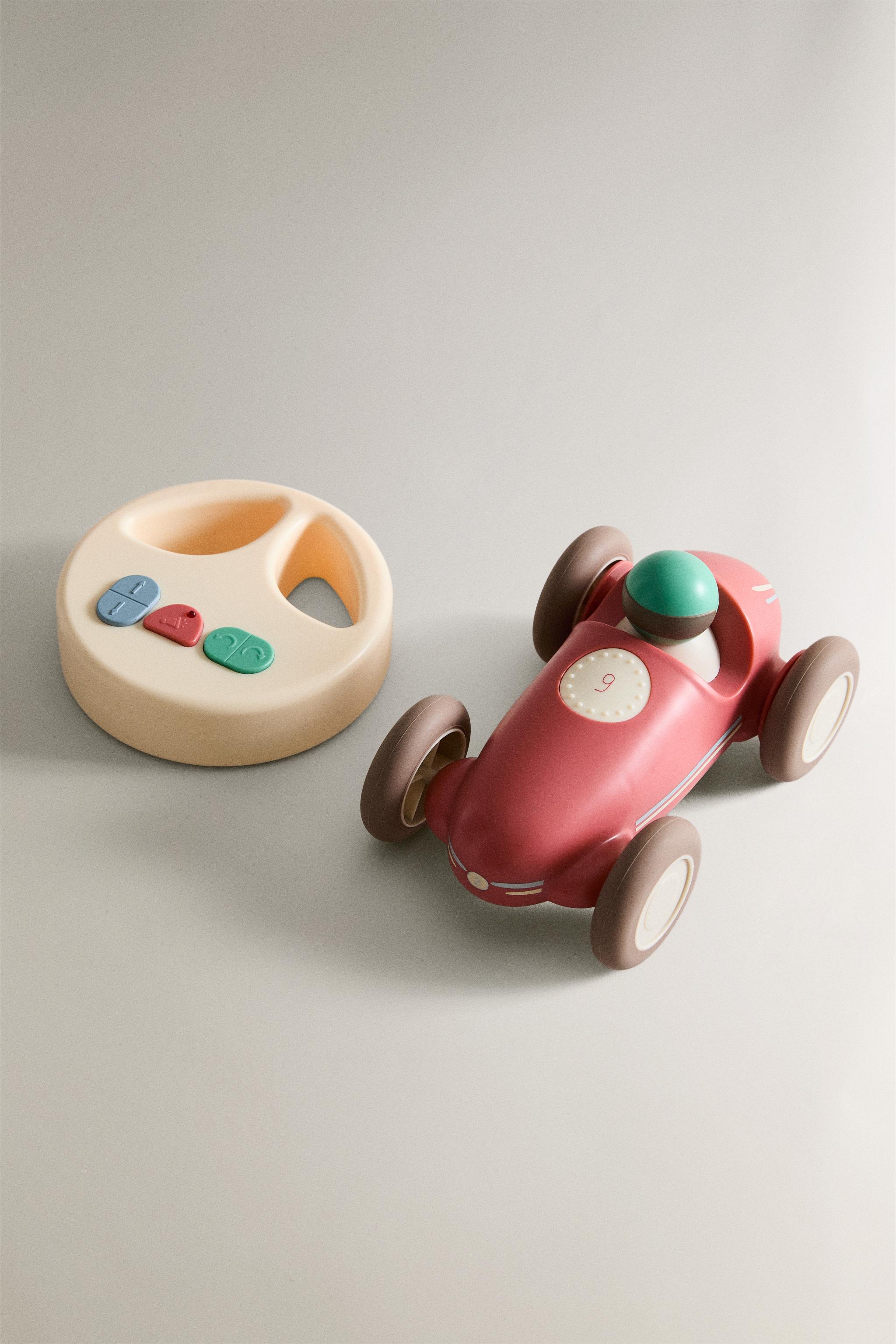 CHILDREN'S REMOTE CONTROL CAR TOY