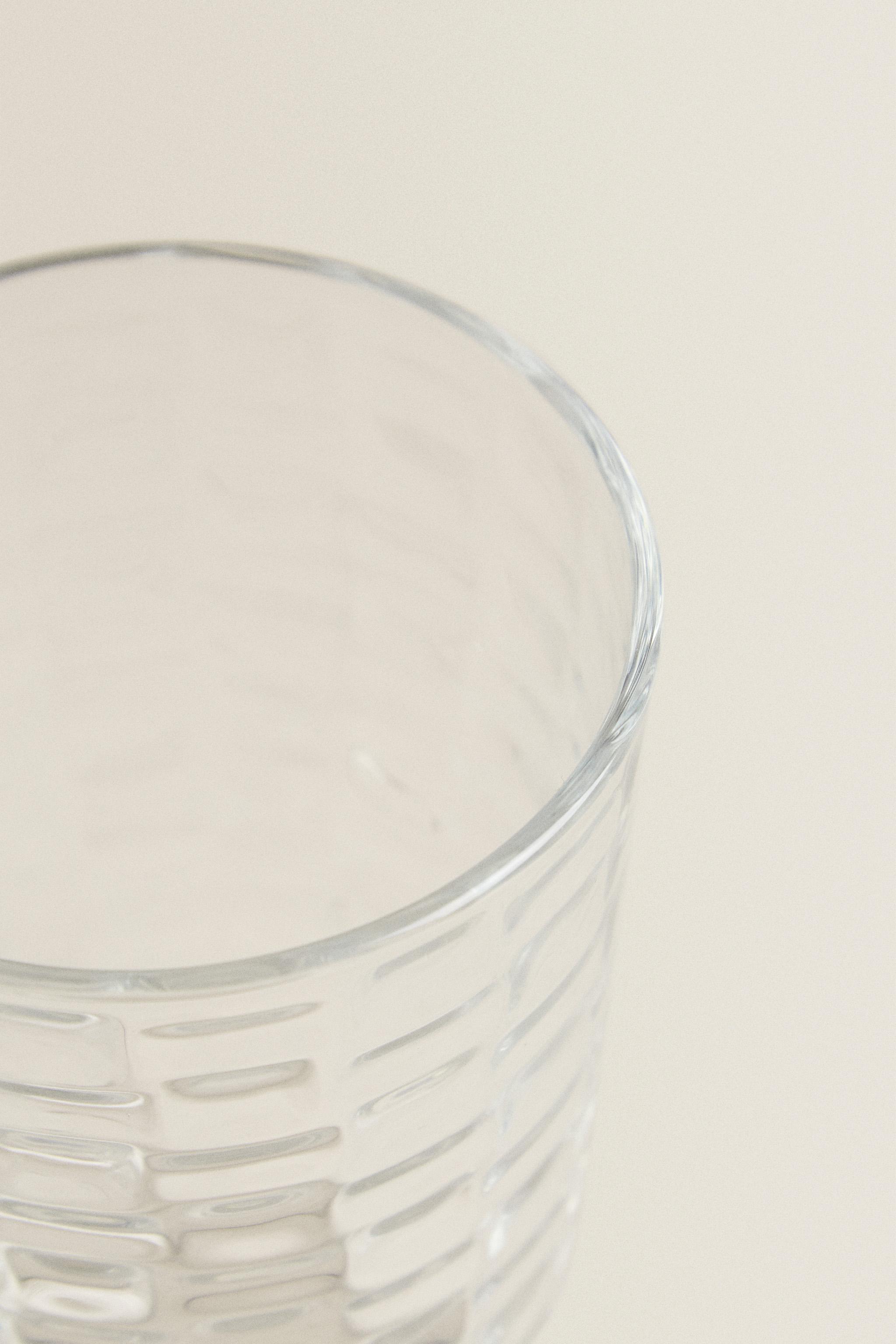 RAISED SQUARE-EFFECT TUMBLER