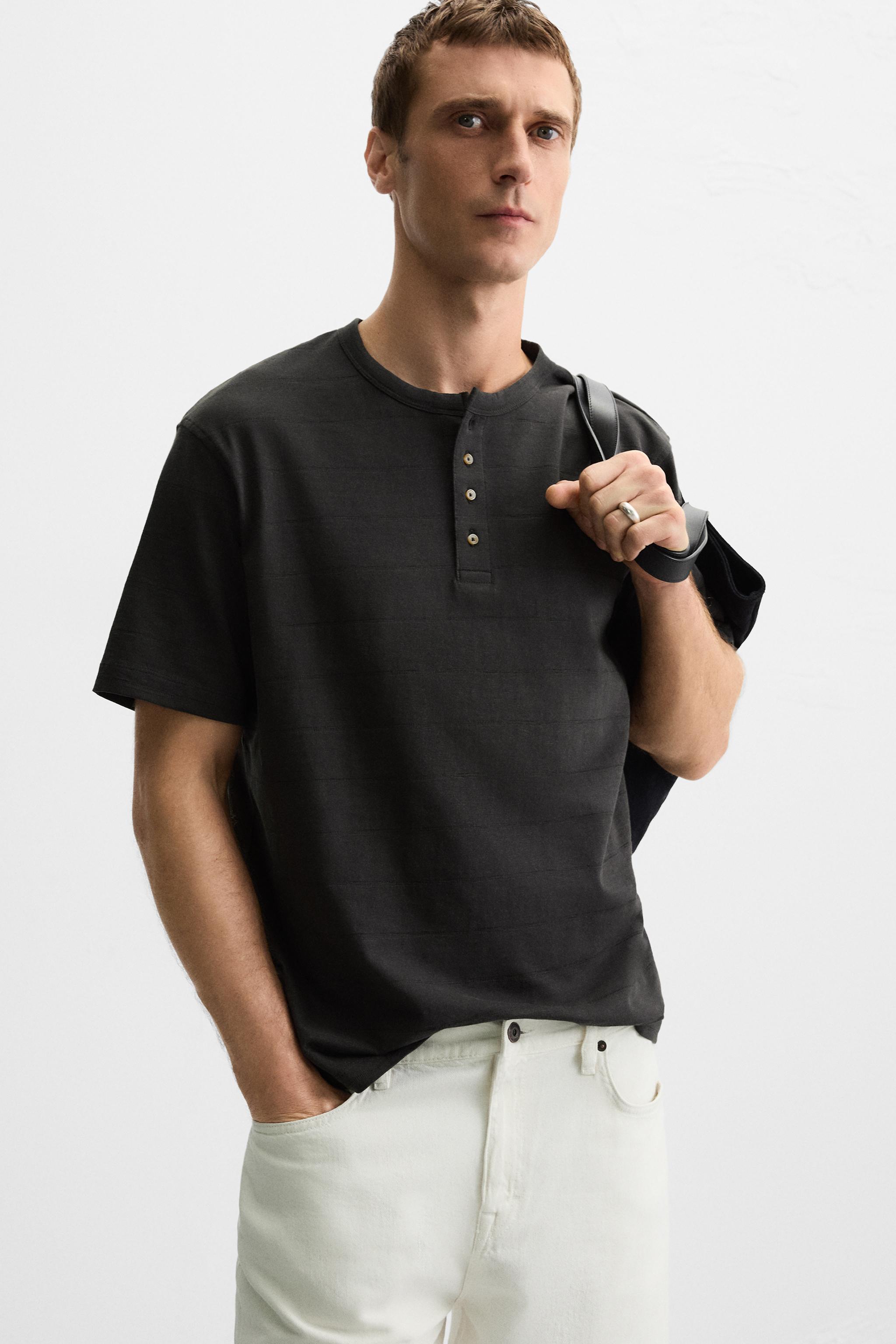 STRIPED BUTTON NECK T-SHIRT