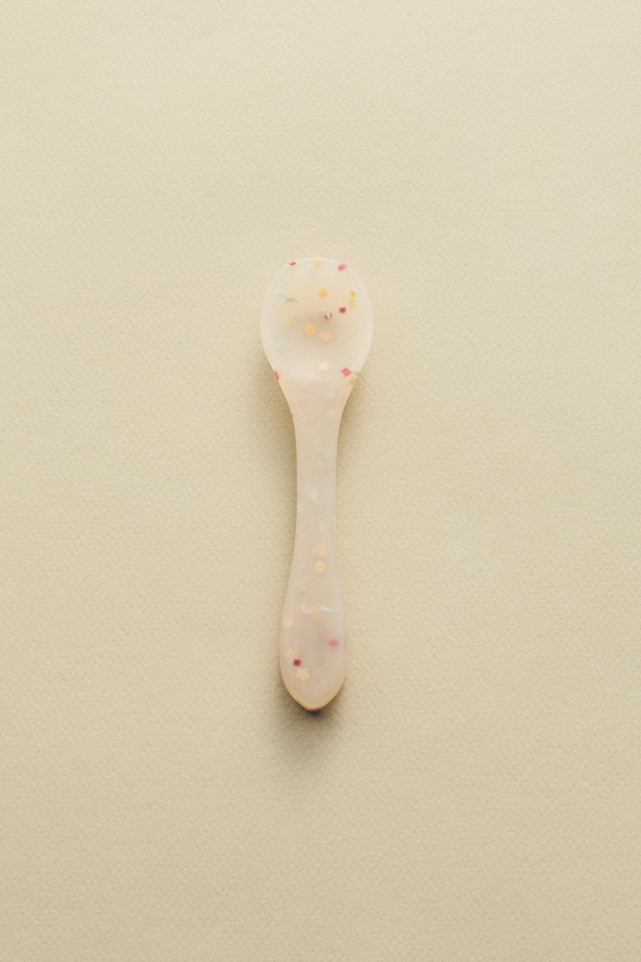 CHILDREN'S CONFETTI SILICONE SPOON