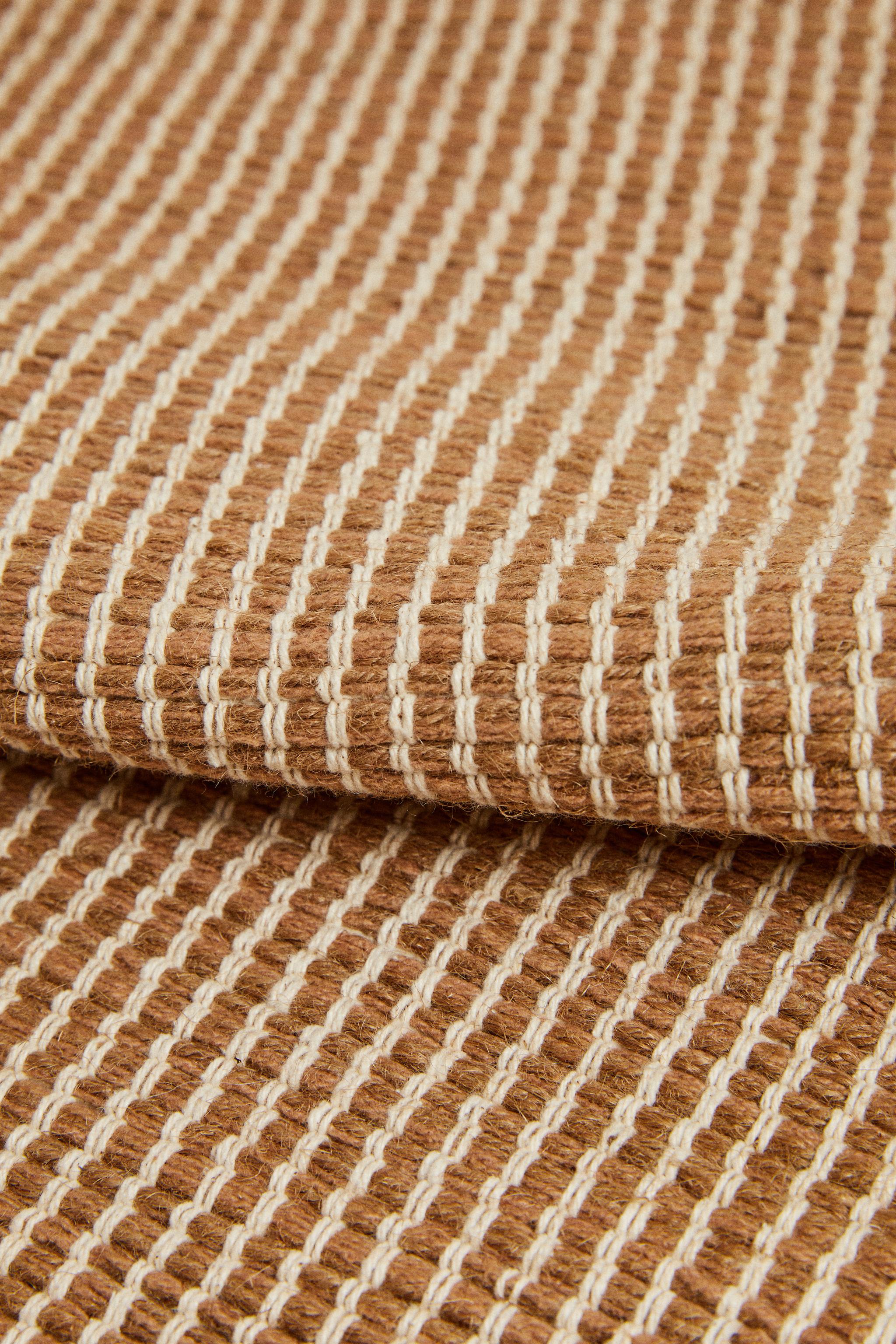 NON-SLIP STRIPED JUTE RUG