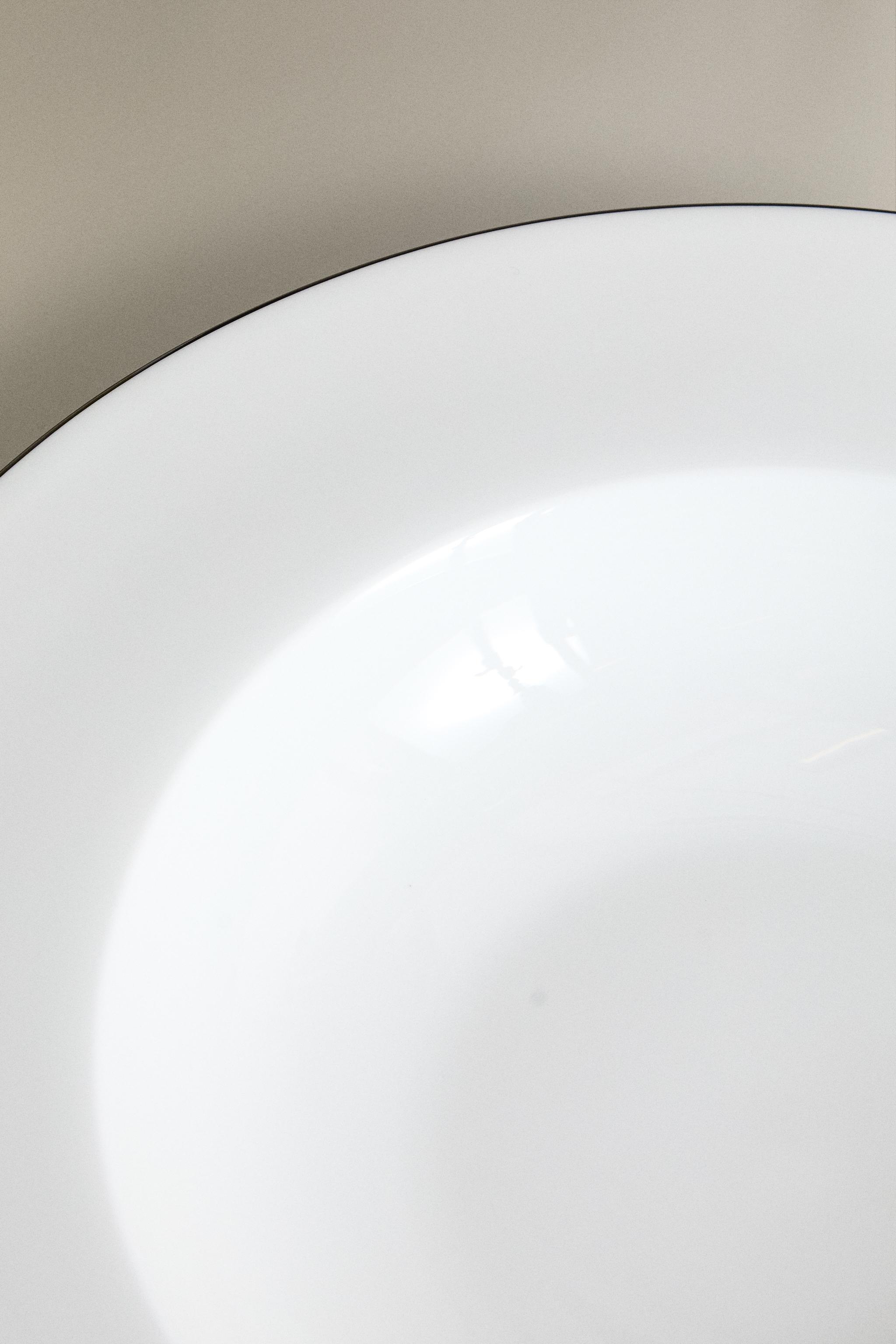 BONE CHINA SOUP PLATE WITH BLACK RIM