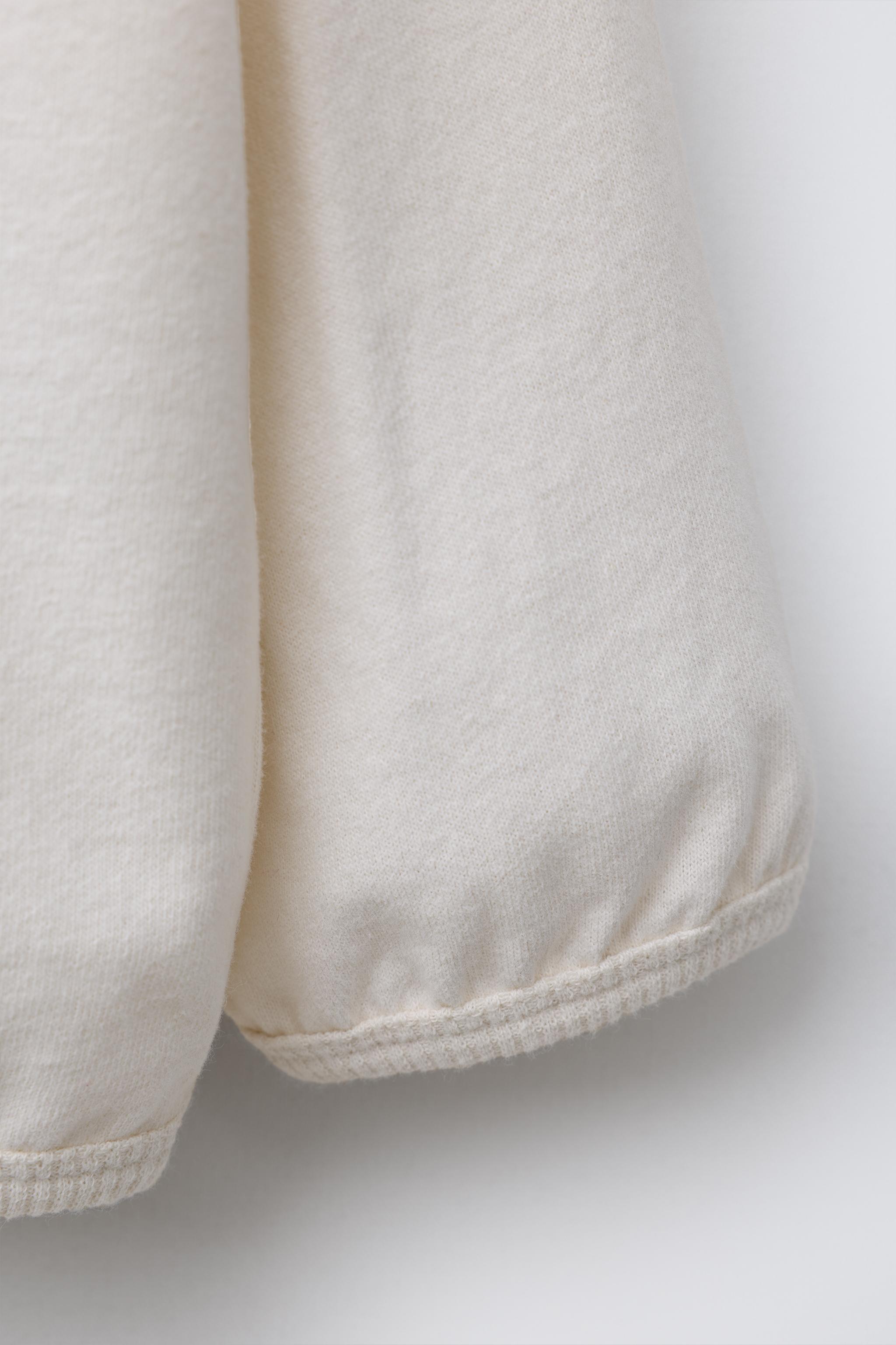 CONTRAST EMBROIDERY T-SHIRT