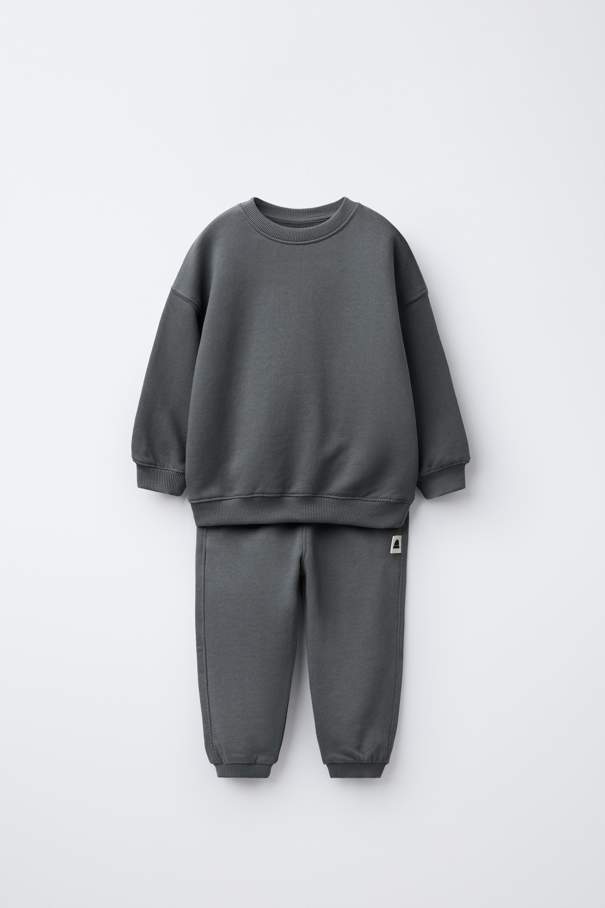 SWEATSHIRT AND JOGGER PANTS SET WITH TAG DETAIL
