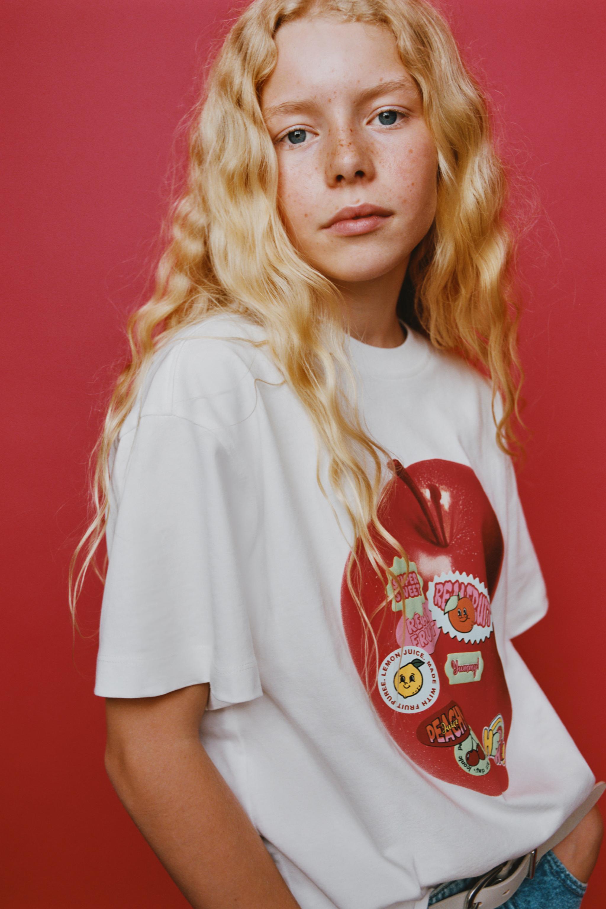 APPLE AND LABEL T-SHIRT