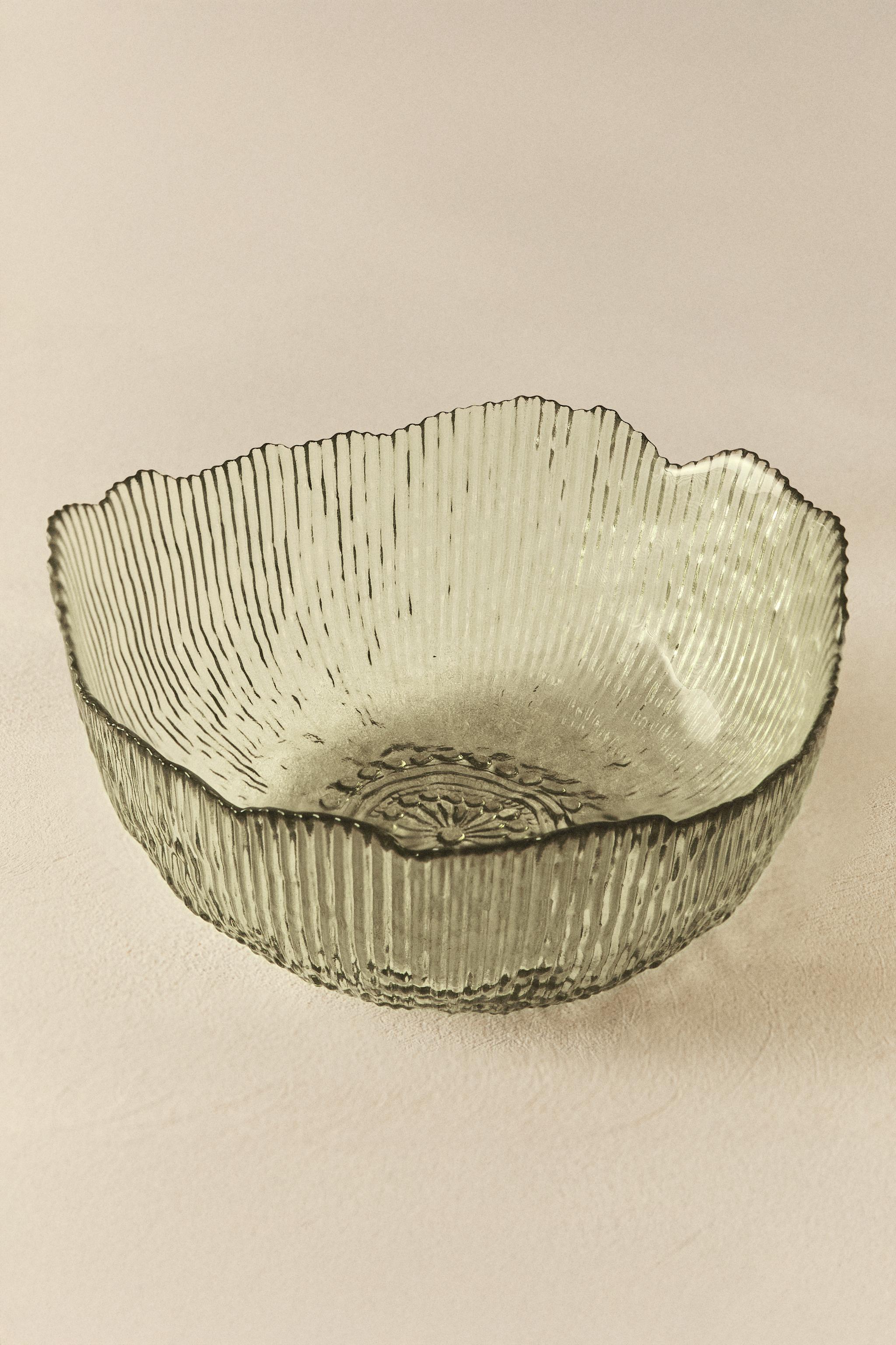 RAISED DESIGN SALAD BOWL