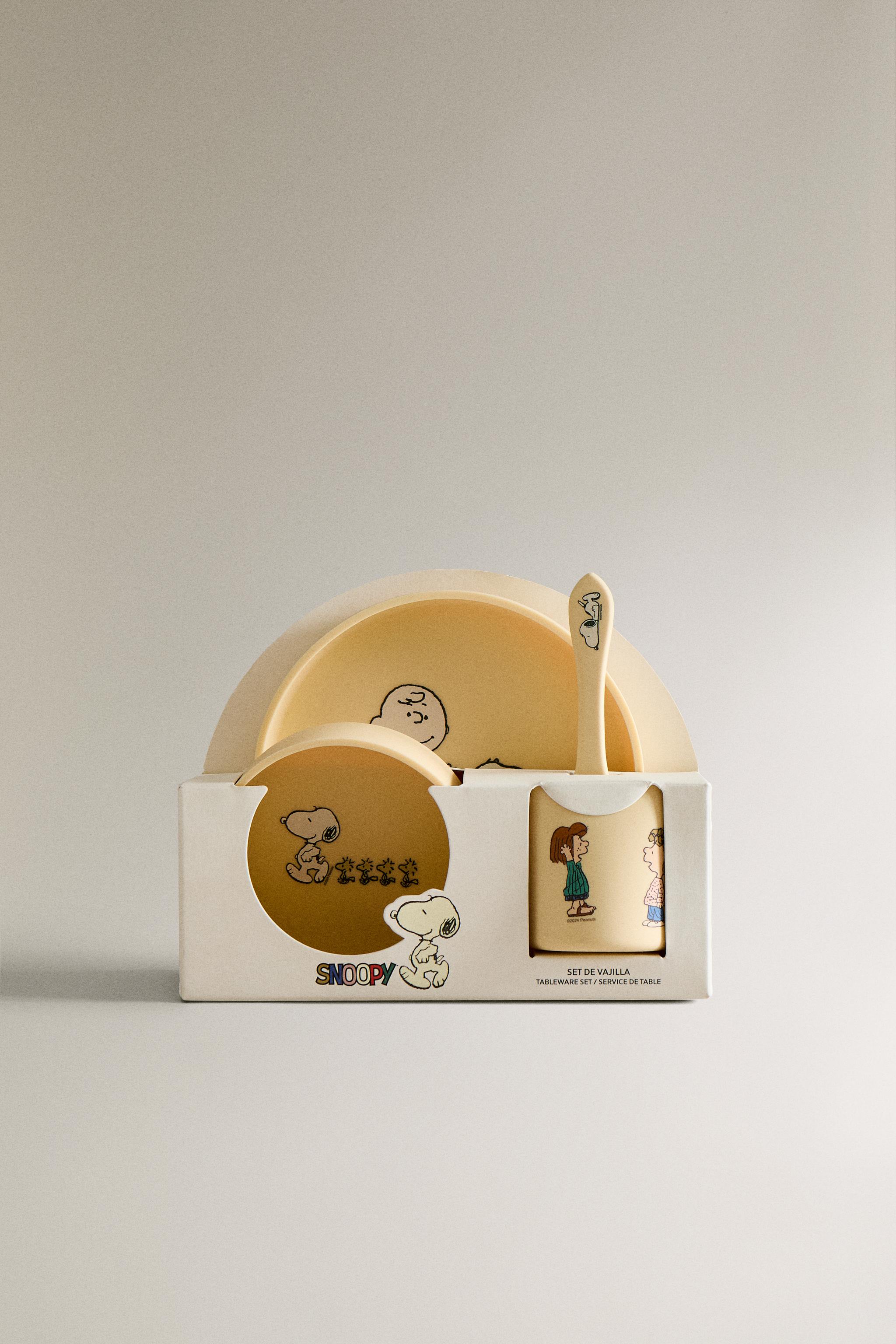 CHILDREN’S PEANUTS™ TABLEWARE SET (SET OF 4)