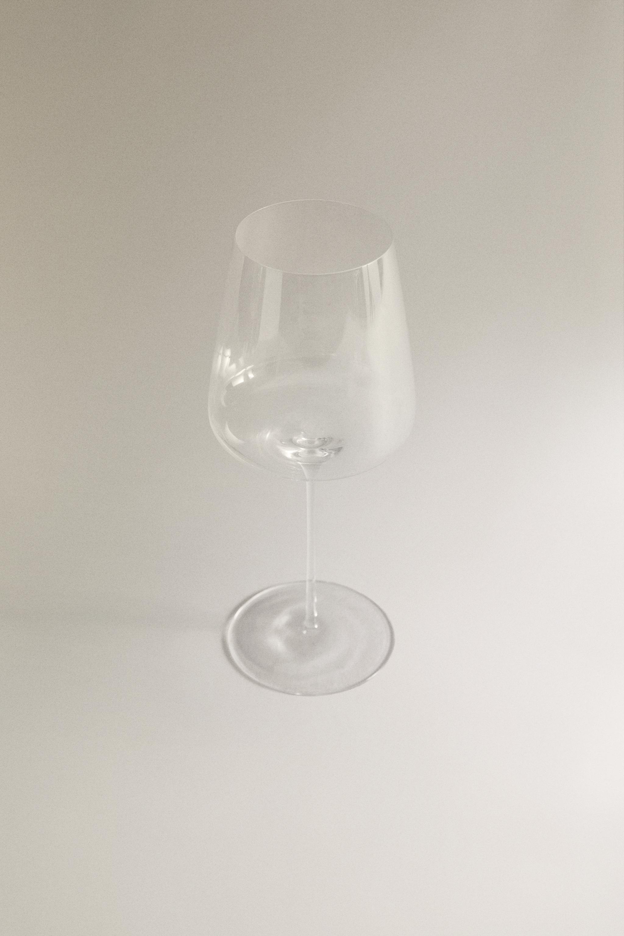 ULTRA LIGHTWEIGHT GLASS WINE GLASS