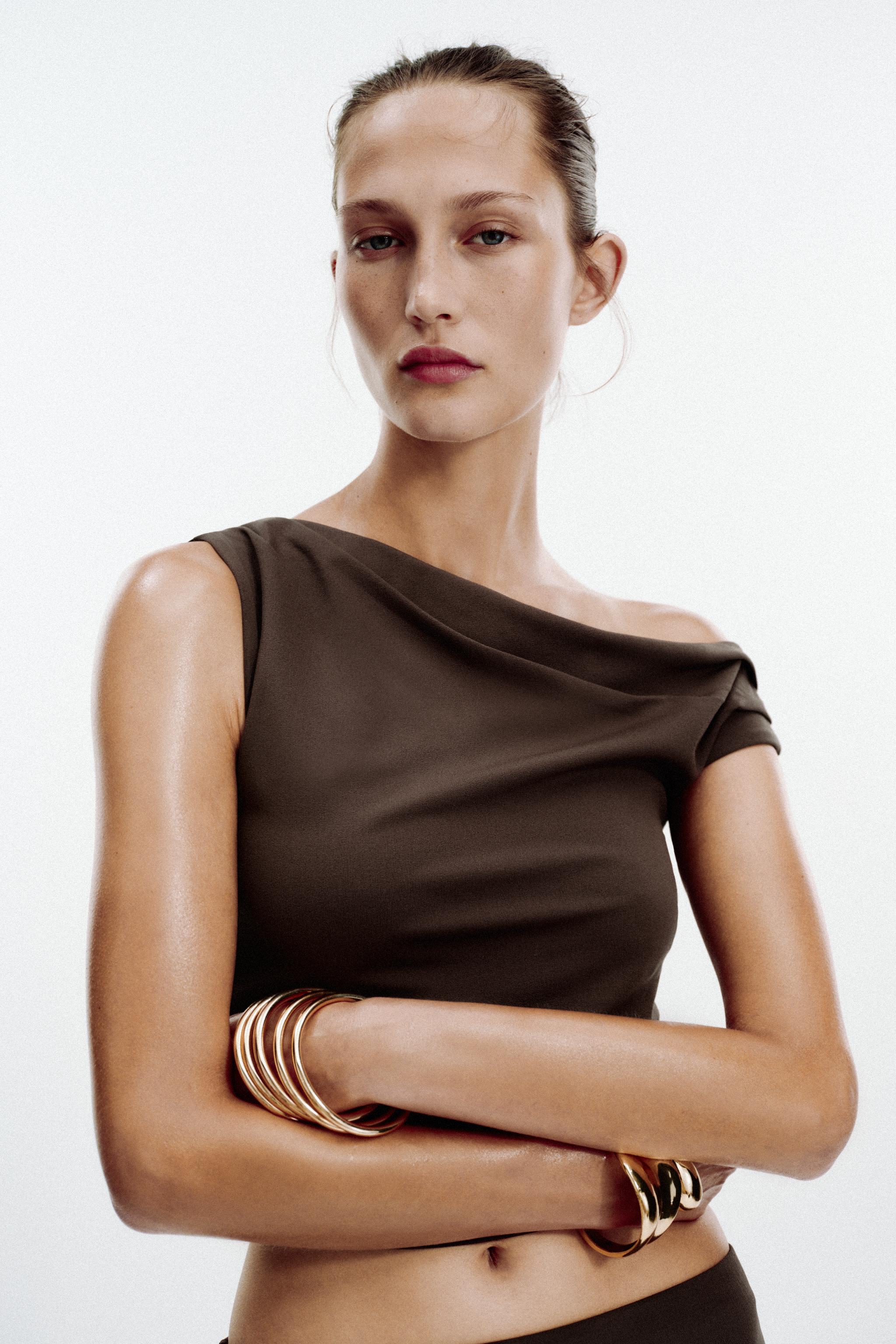 ASYMMETRIC TEXTURED TOP