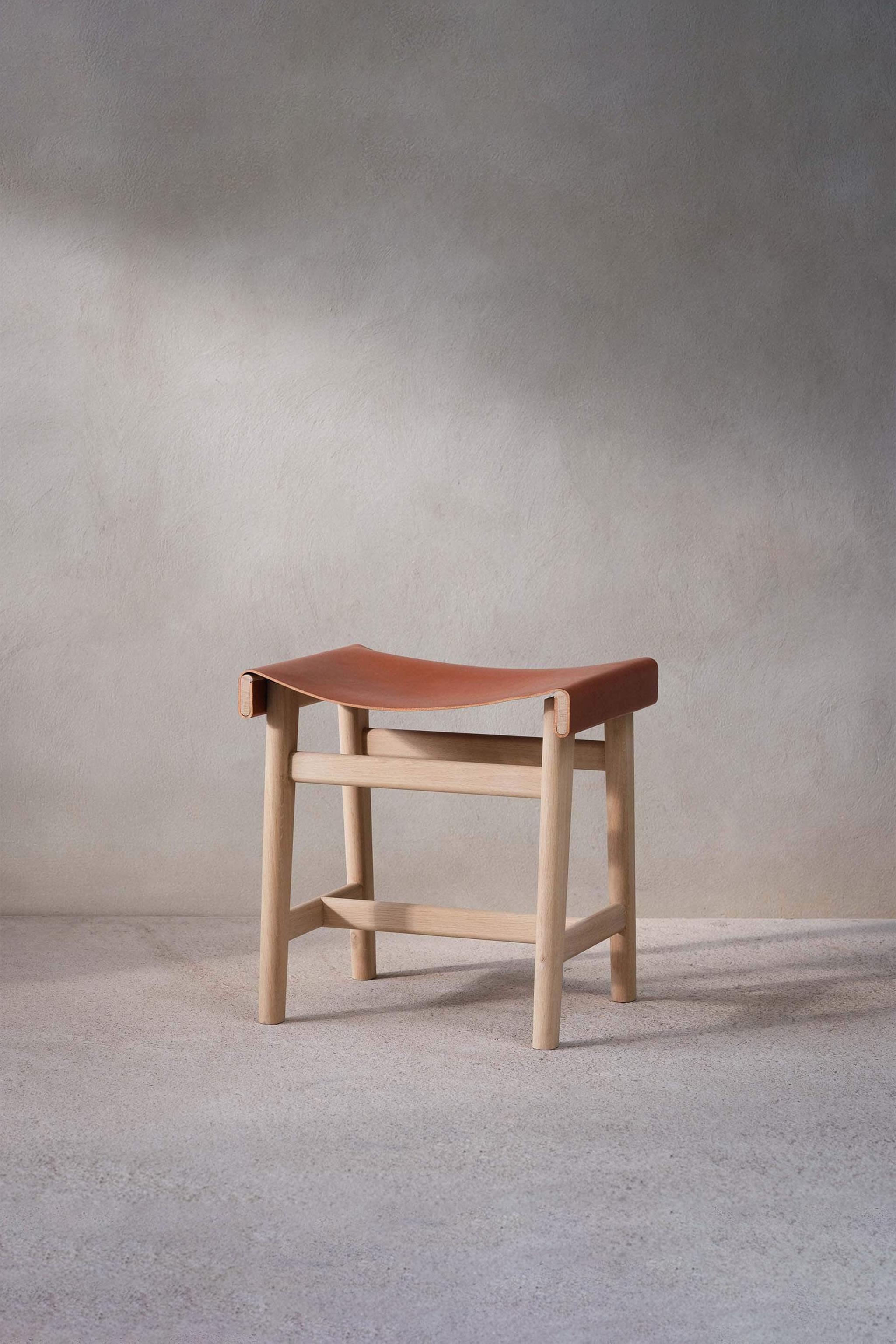 STOOL 01