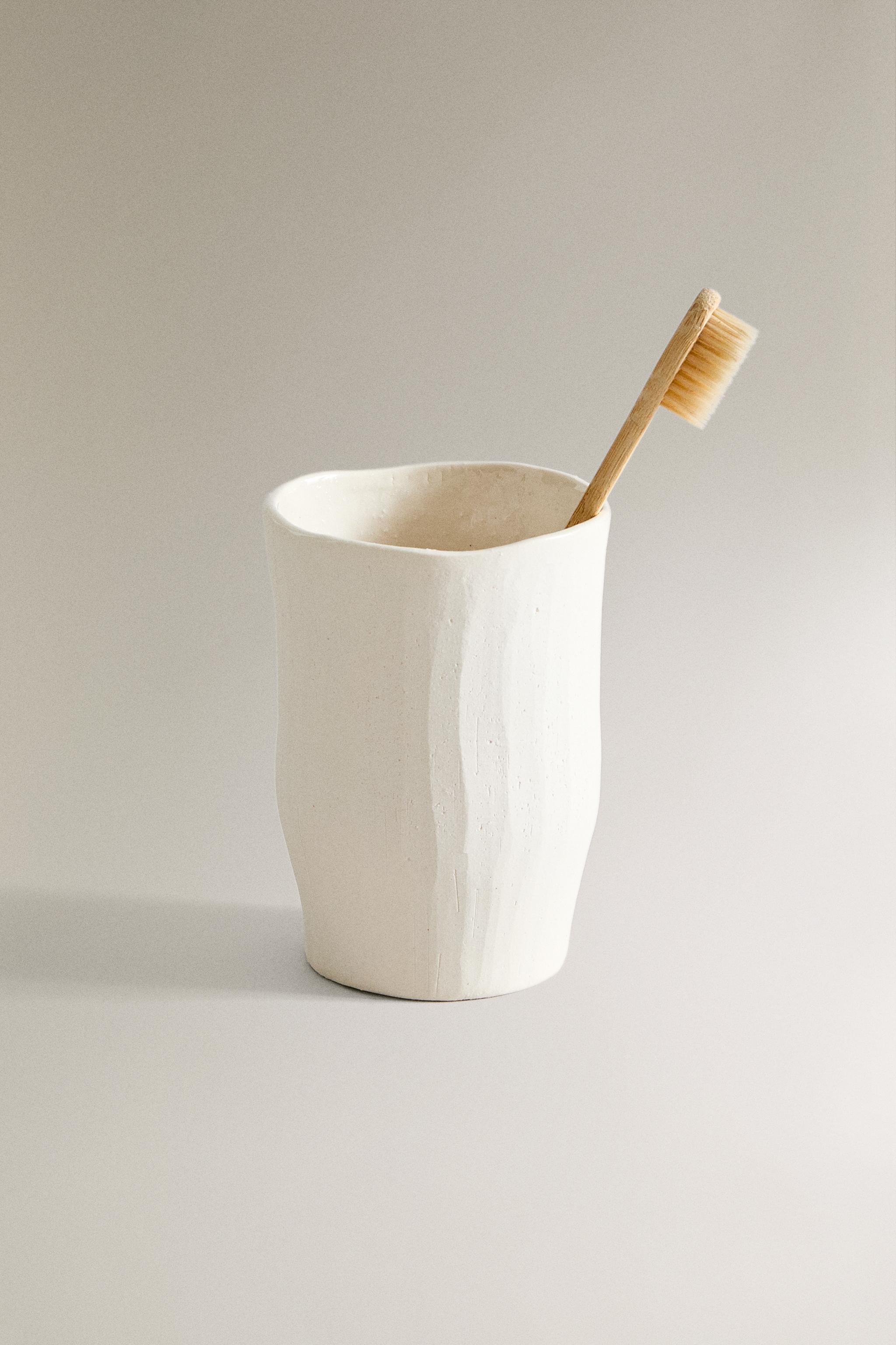 MATTE CERAMIC TOOTHBRUSH HOLDER