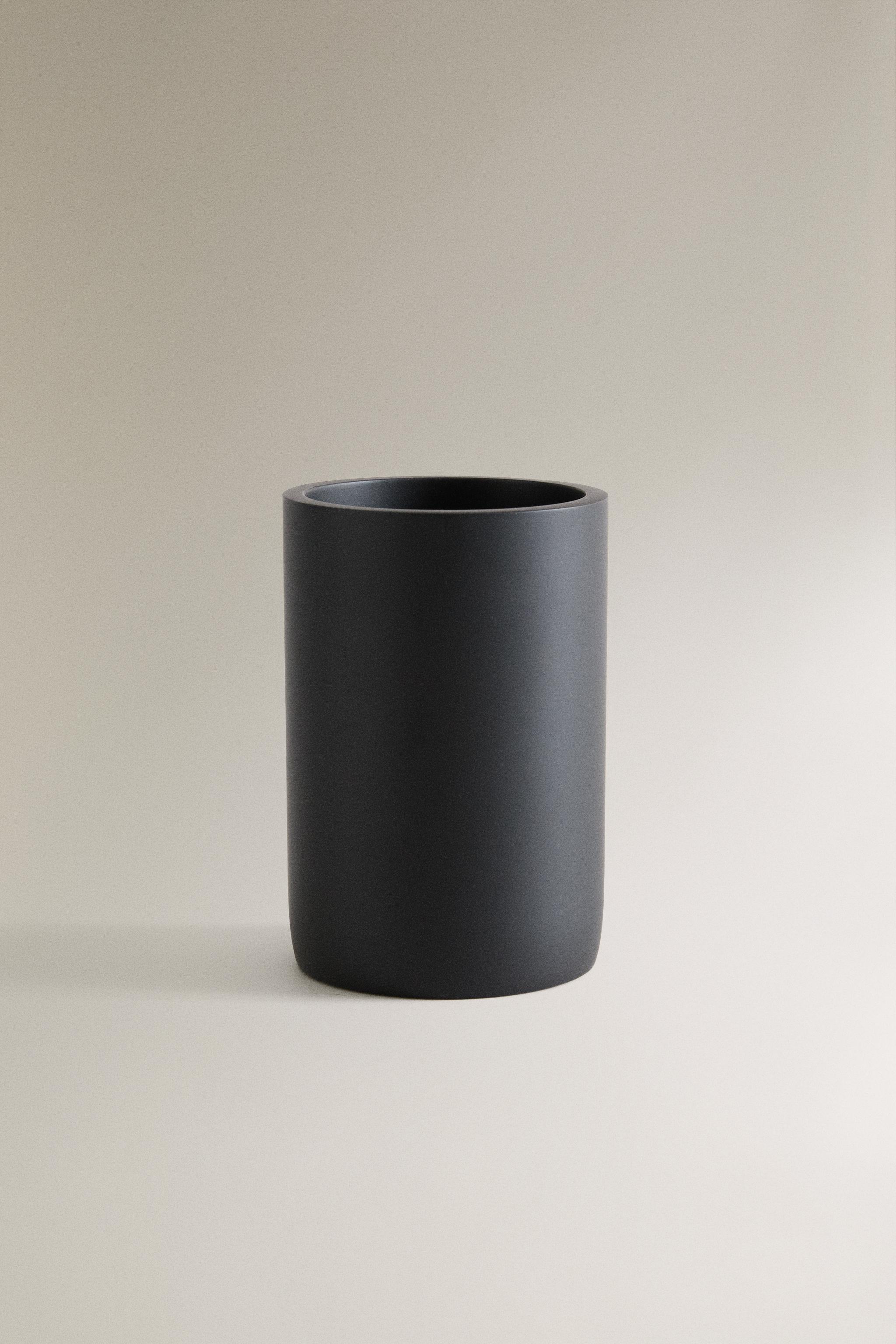 BLACK RESIN TOOTHBRUSH HOLDER