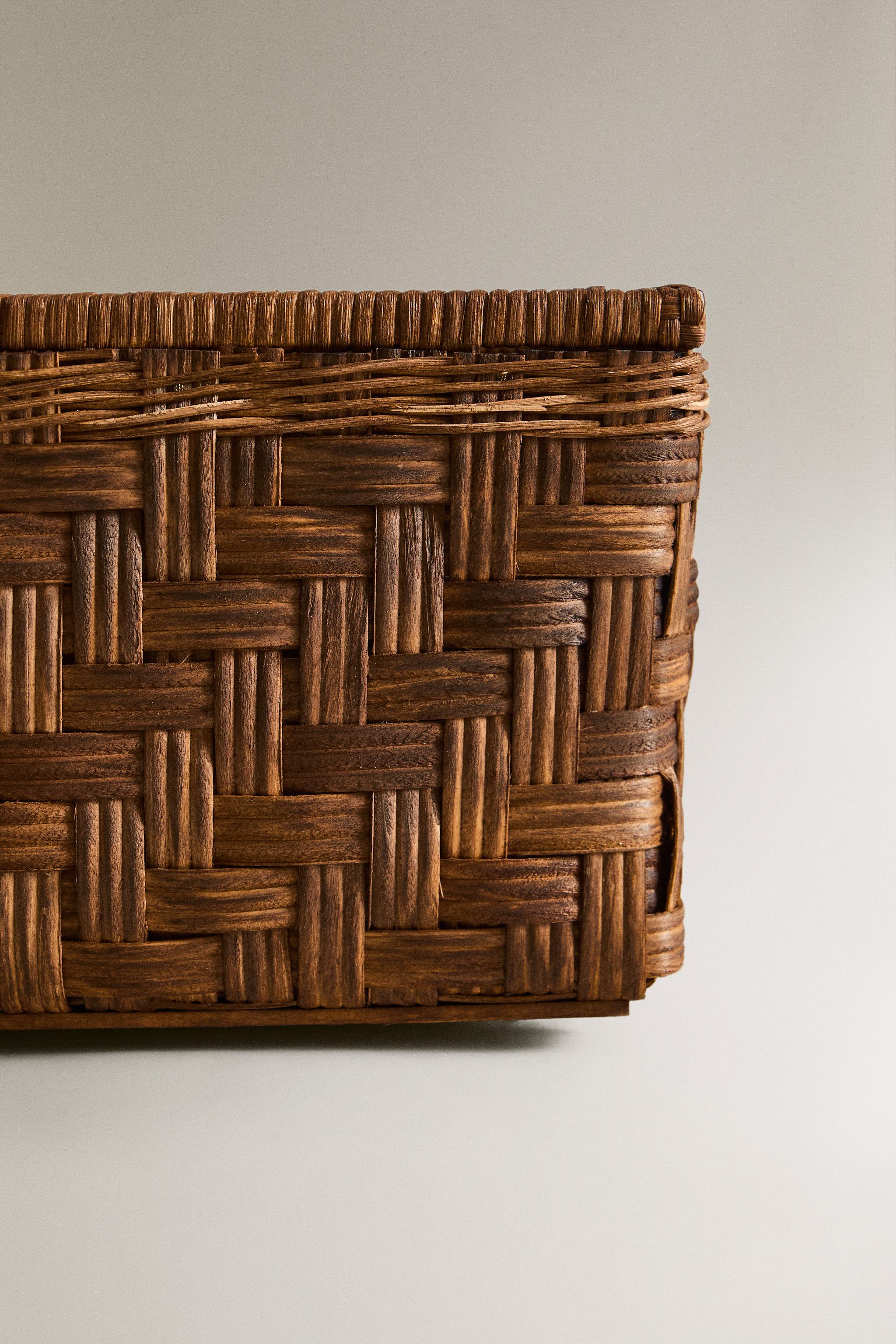SQUARE WOODEN BASKET