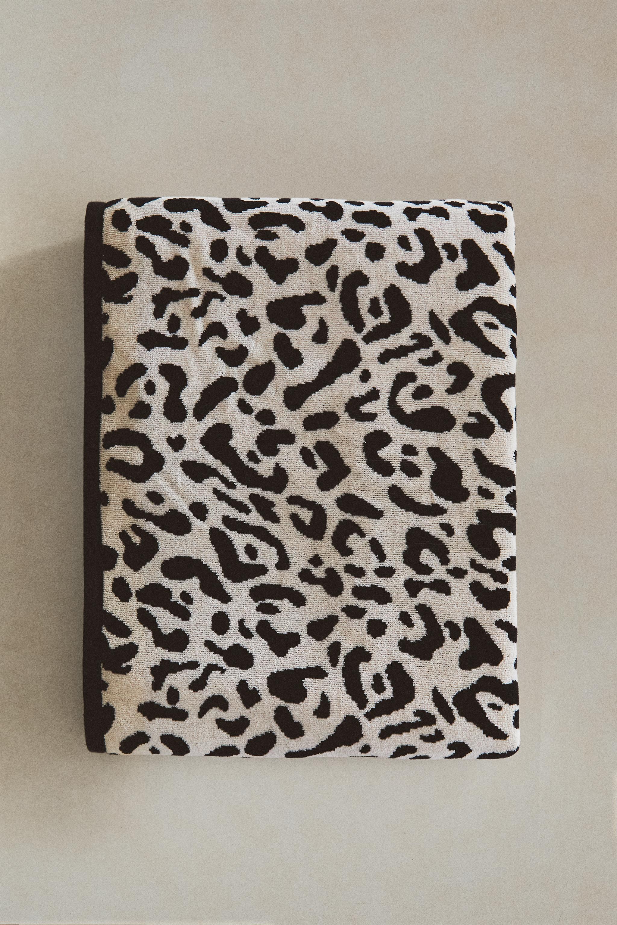 ANIMAL PRINT VELOUR BATH TOWEL