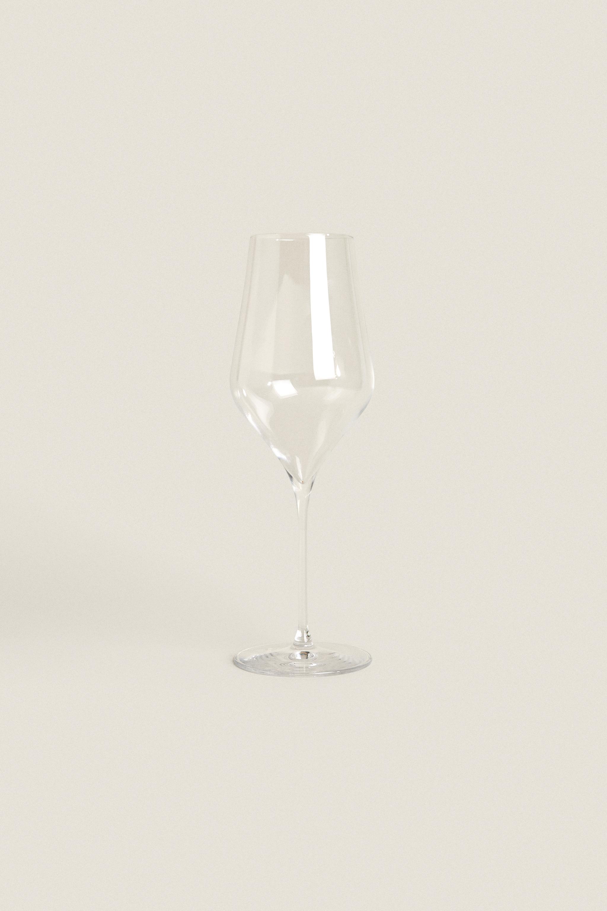 PLAIN CRYSTALLINE WINE GLASS