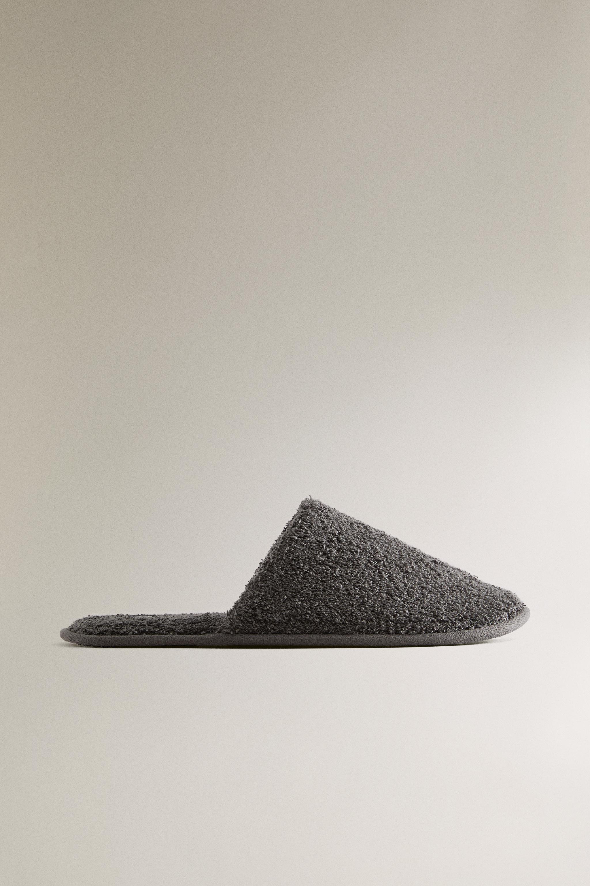 TERRYCLOTH BATHROOM SLIPPERS