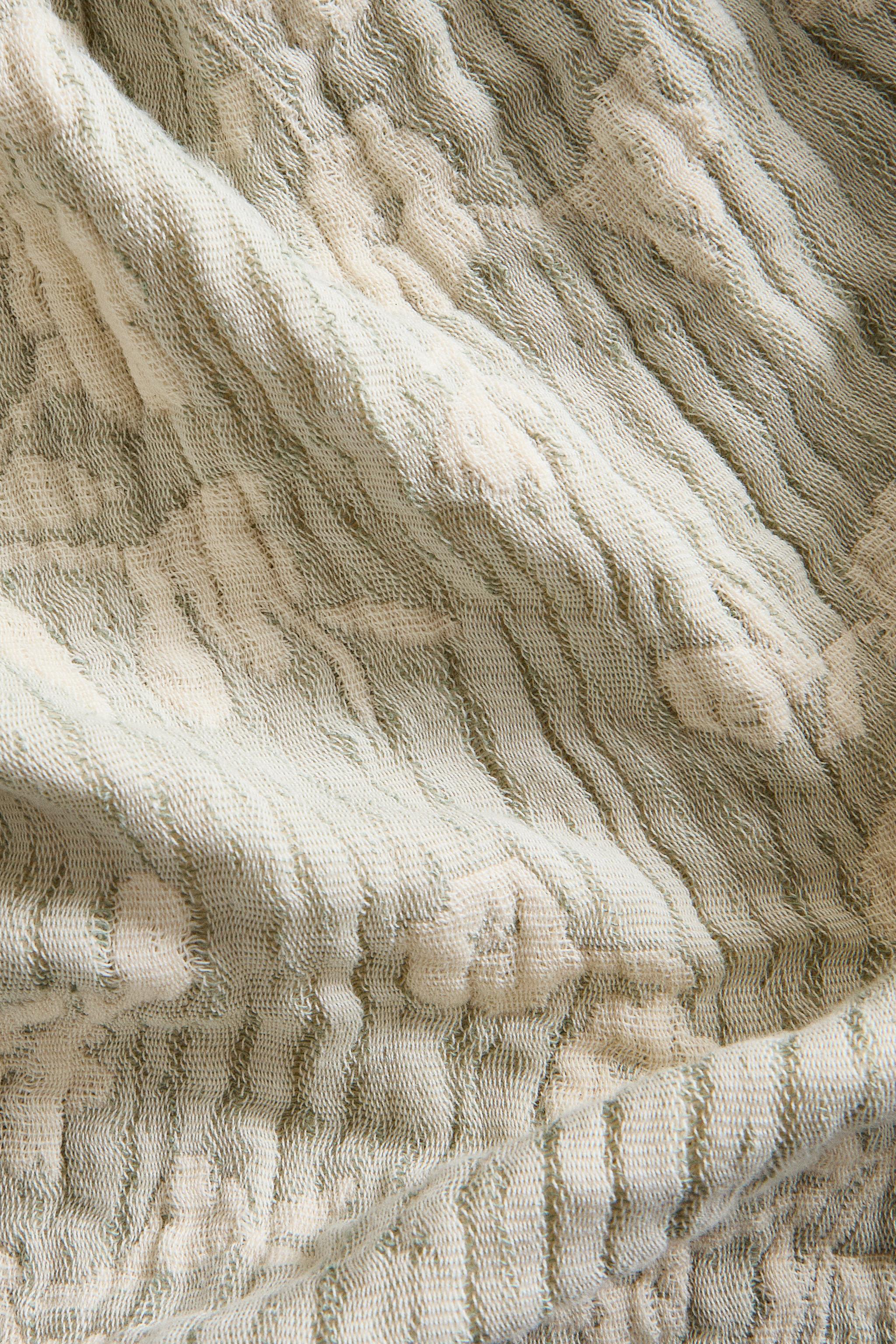 FLORAL JACQUARD BLANKET